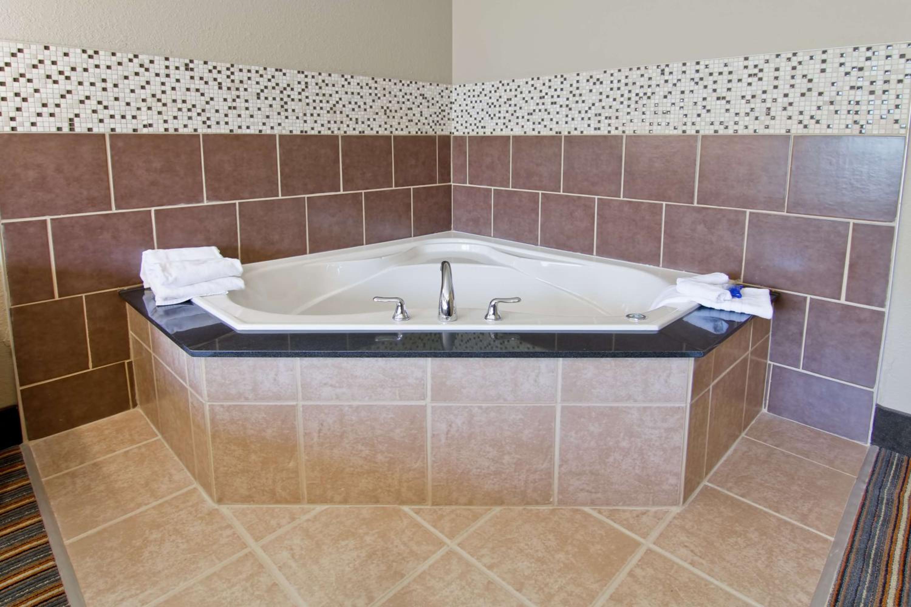 Woodstock Vacations - Best Western Plus Woodstock Inn  Suites - Property Image 1