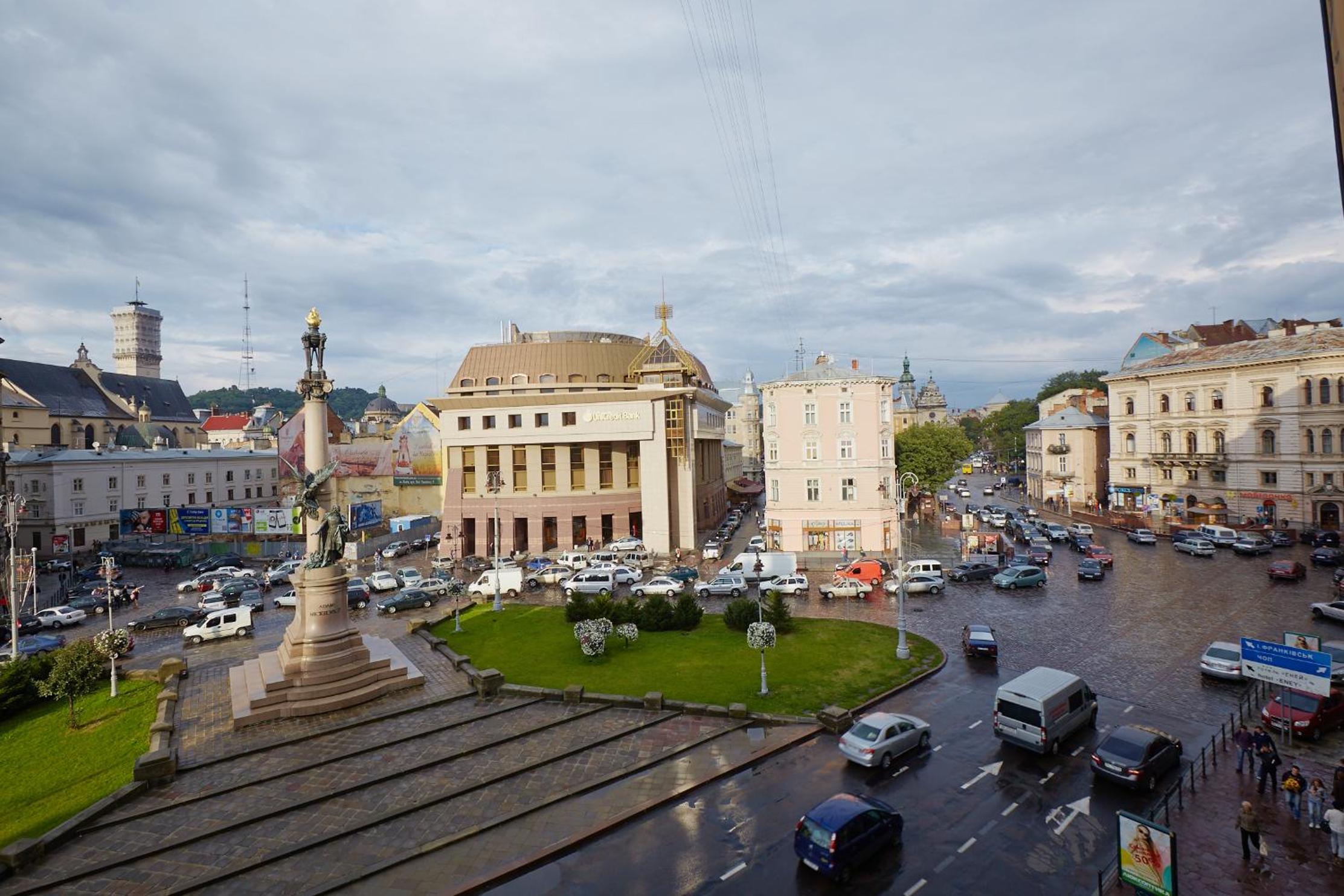 Apartment Mitskevycha Square 5 view 2