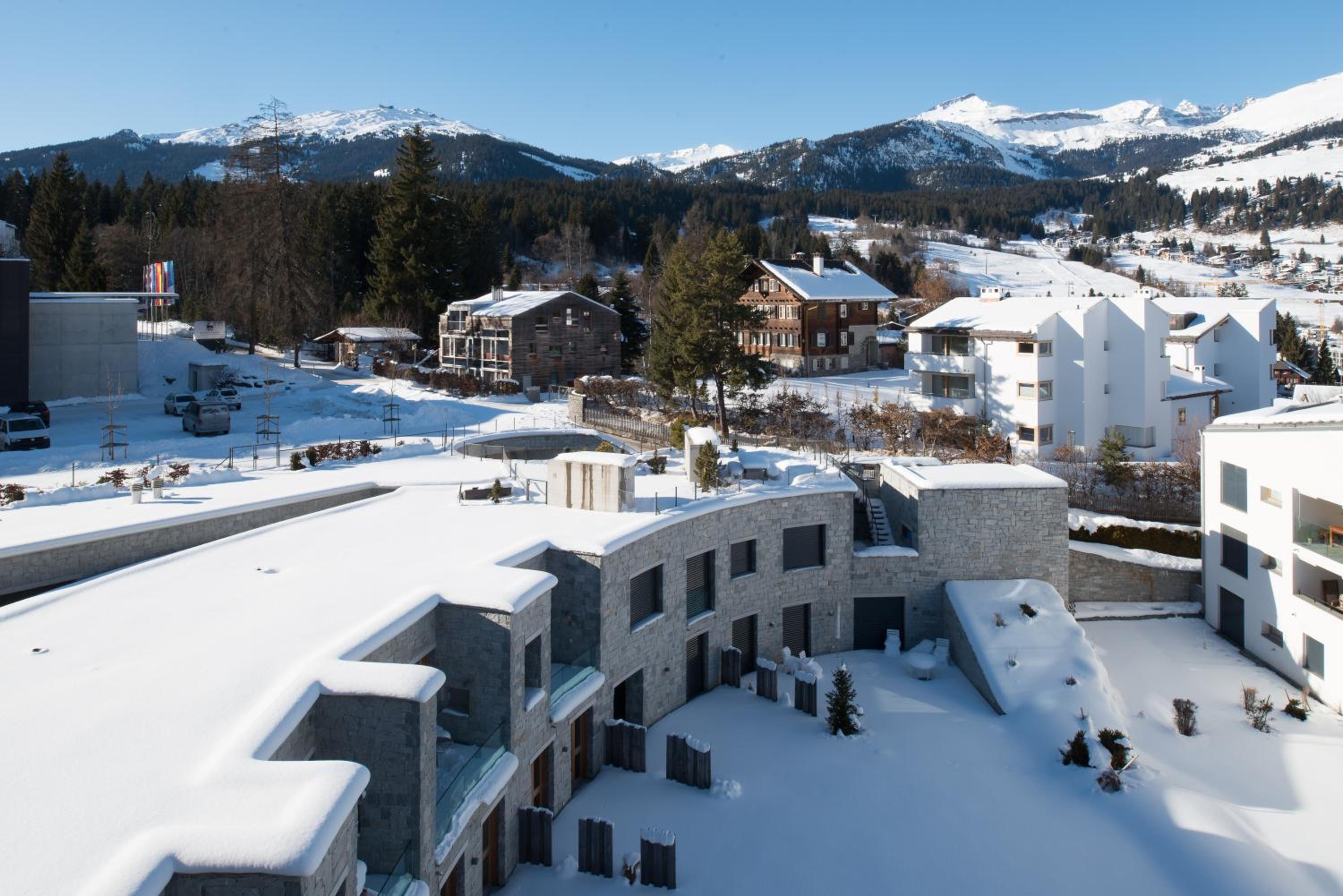 Edelweiss Mountain Suites 06-08