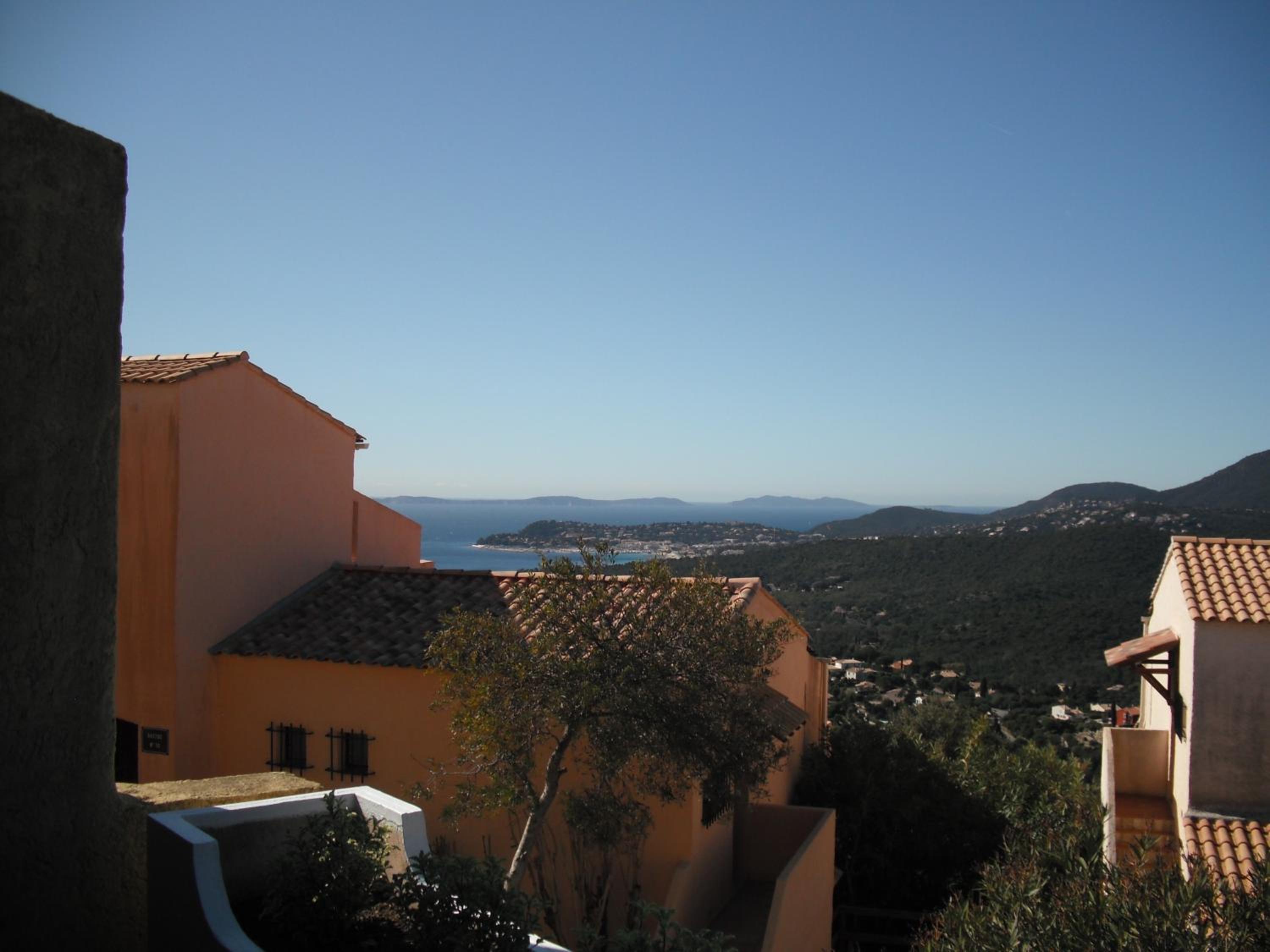 Les Emeraudes view 2