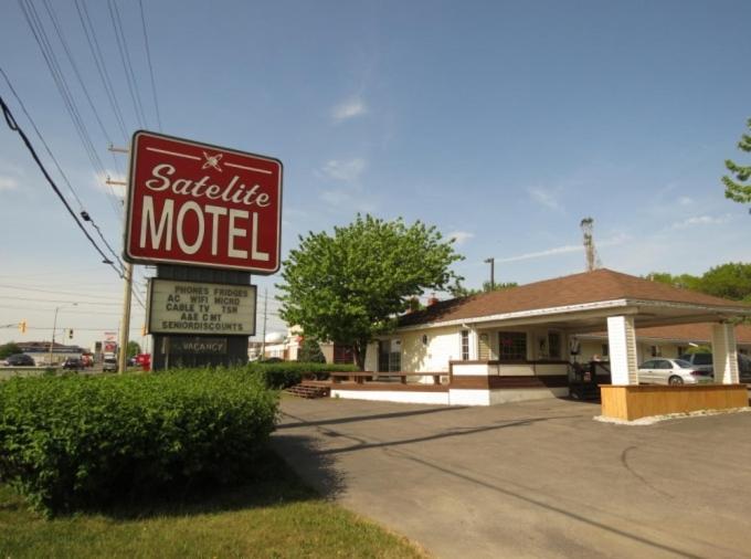 Satelite Motel - Image 1