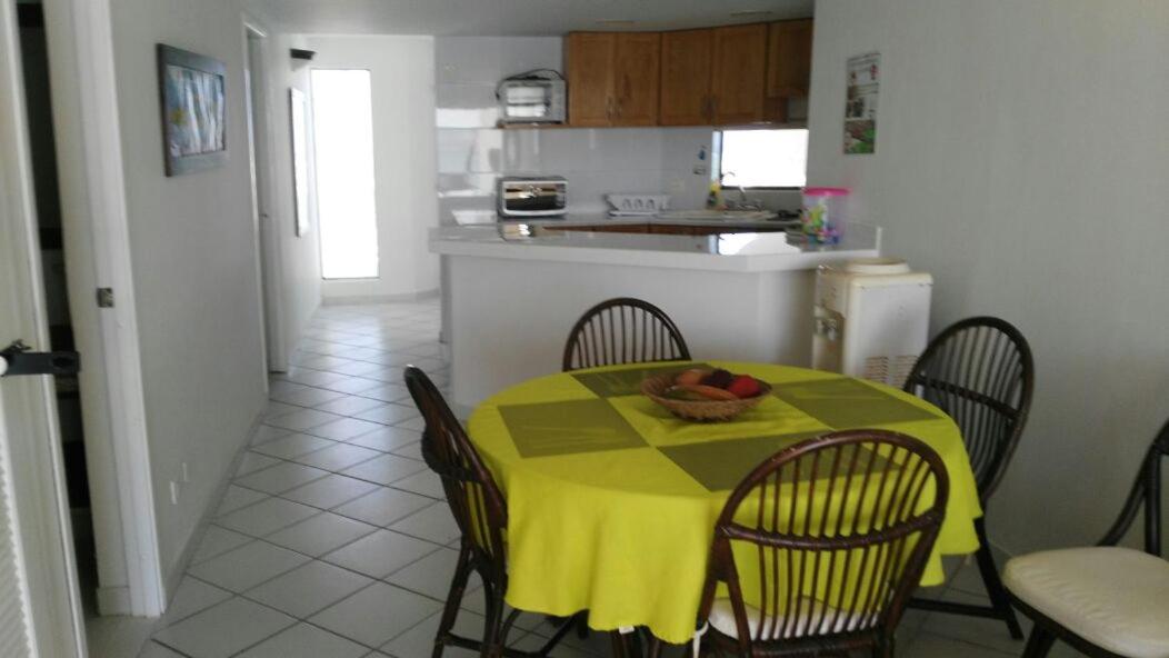 Apartamento en el Centro de San Andrés Islas con vista al mar- Edificio Bay Point 703