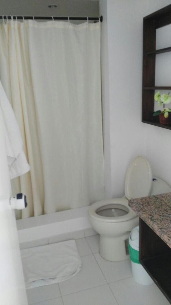Apartamento en el Centro de San Andrés Islas con vista al mar- Edificio Bay Point 703