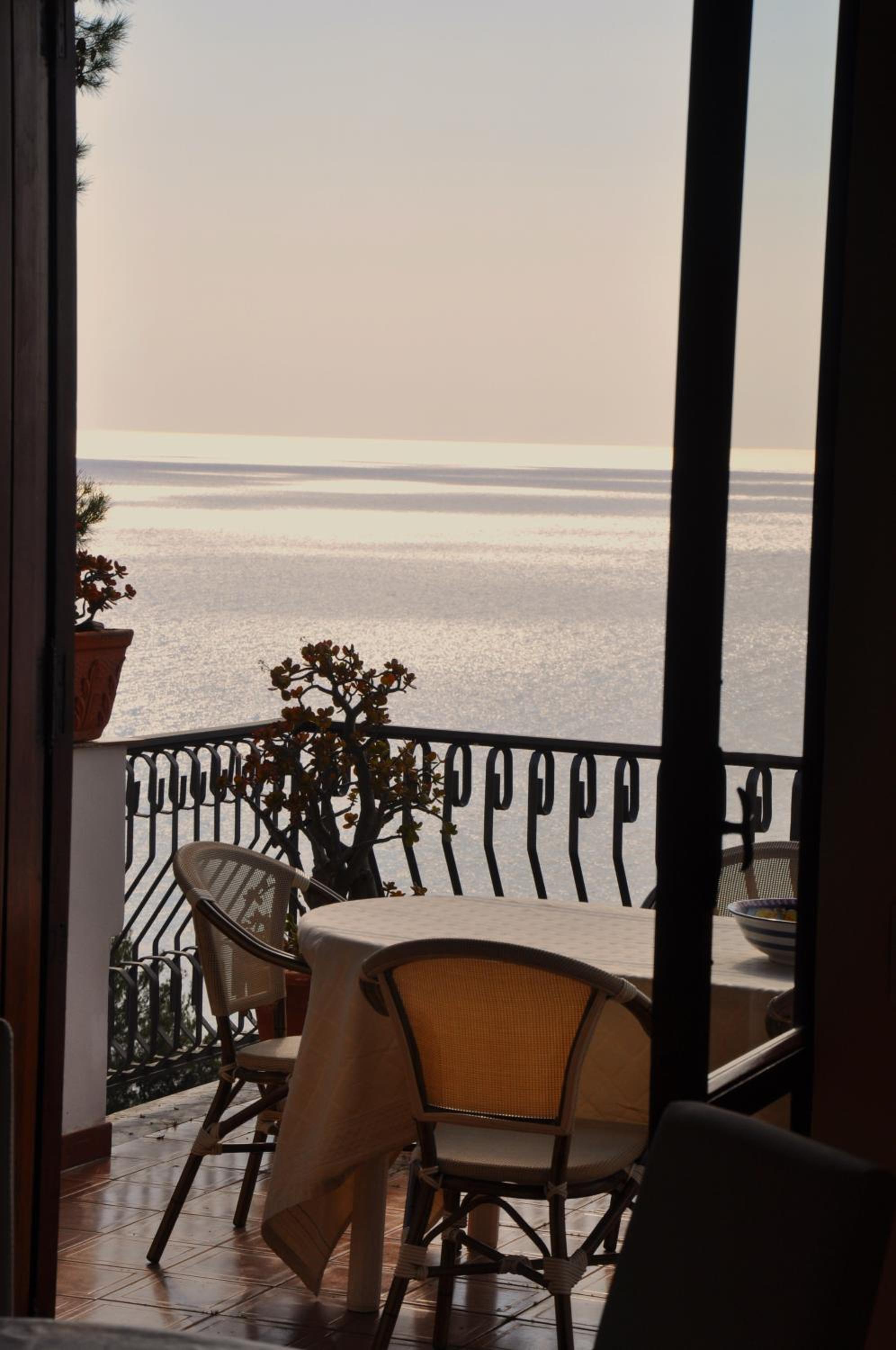Villa Laura Sea View Apartments