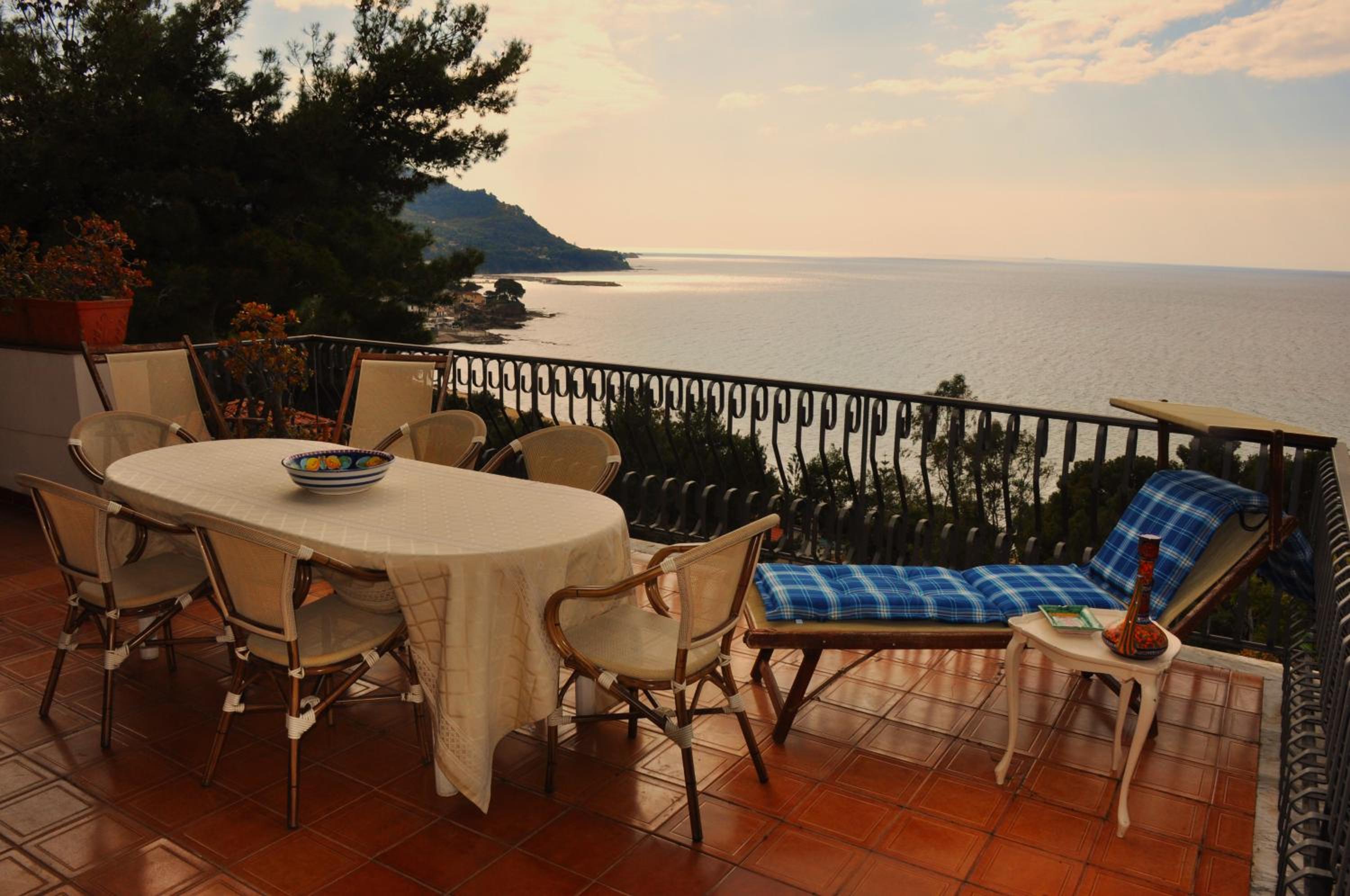 Villa Laura Sea View Apartments