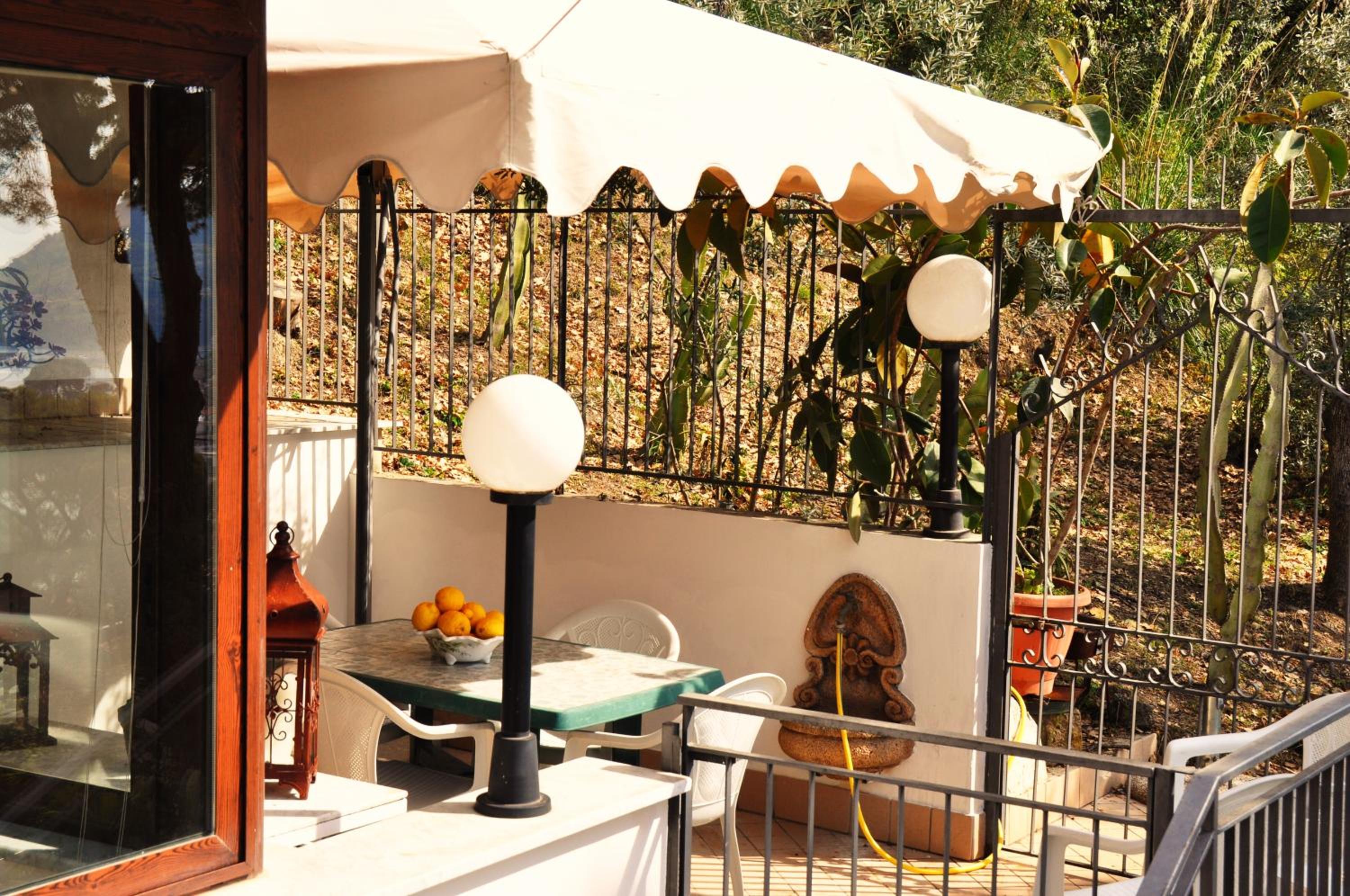 Villa Laura Sea View Apartments