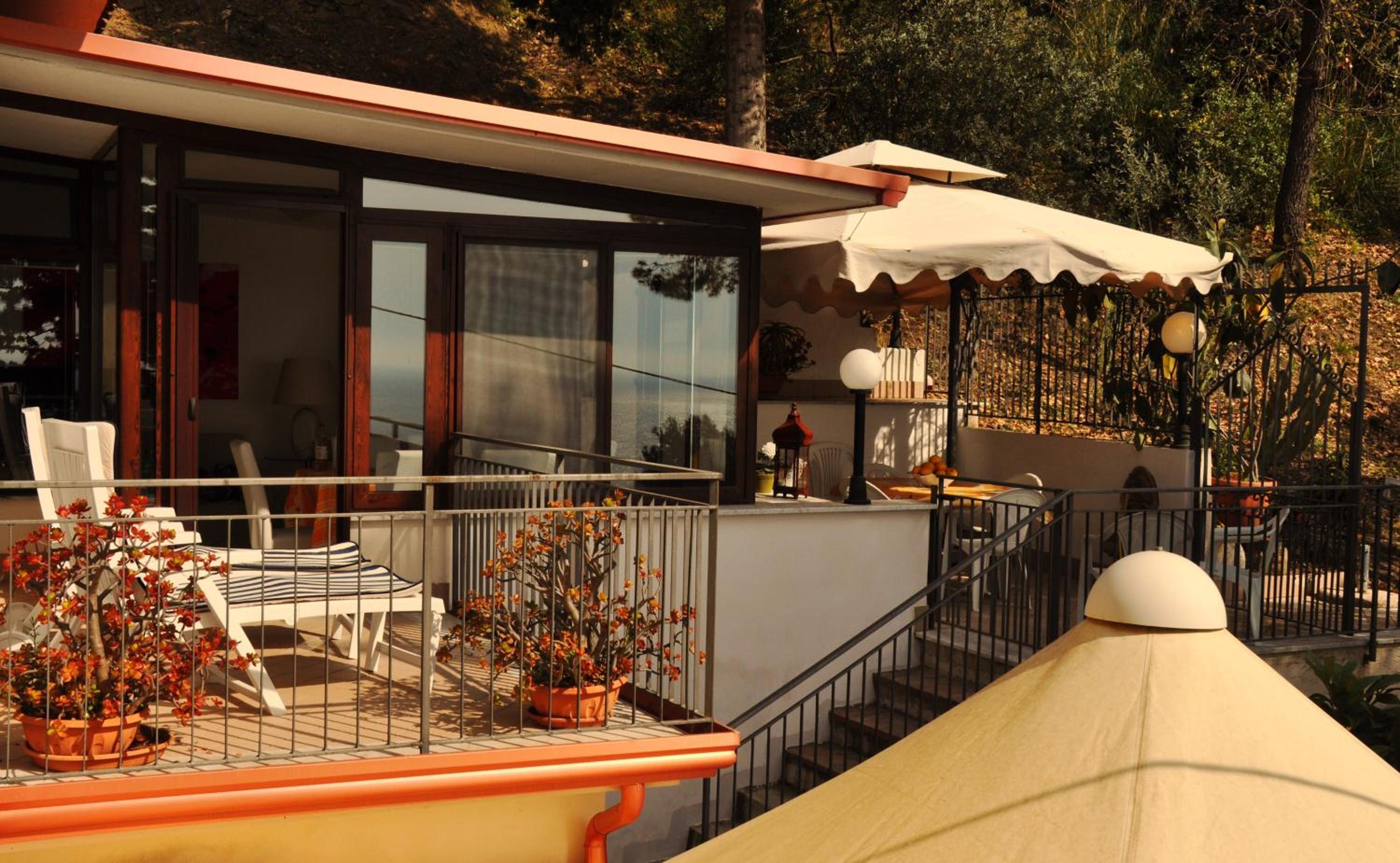 Villa Laura Sea View Apartments
