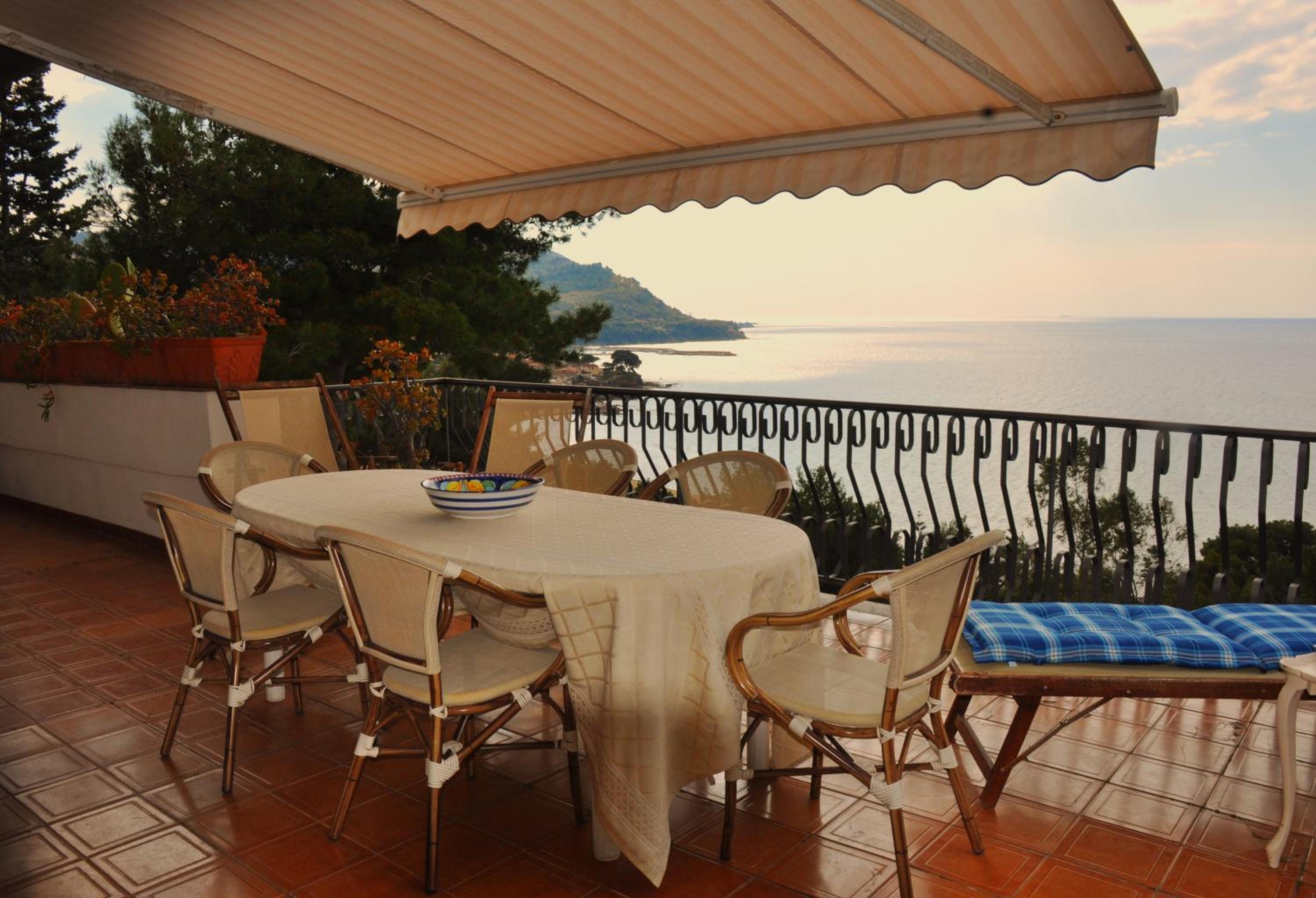 Villa Laura Sea View Apartments
