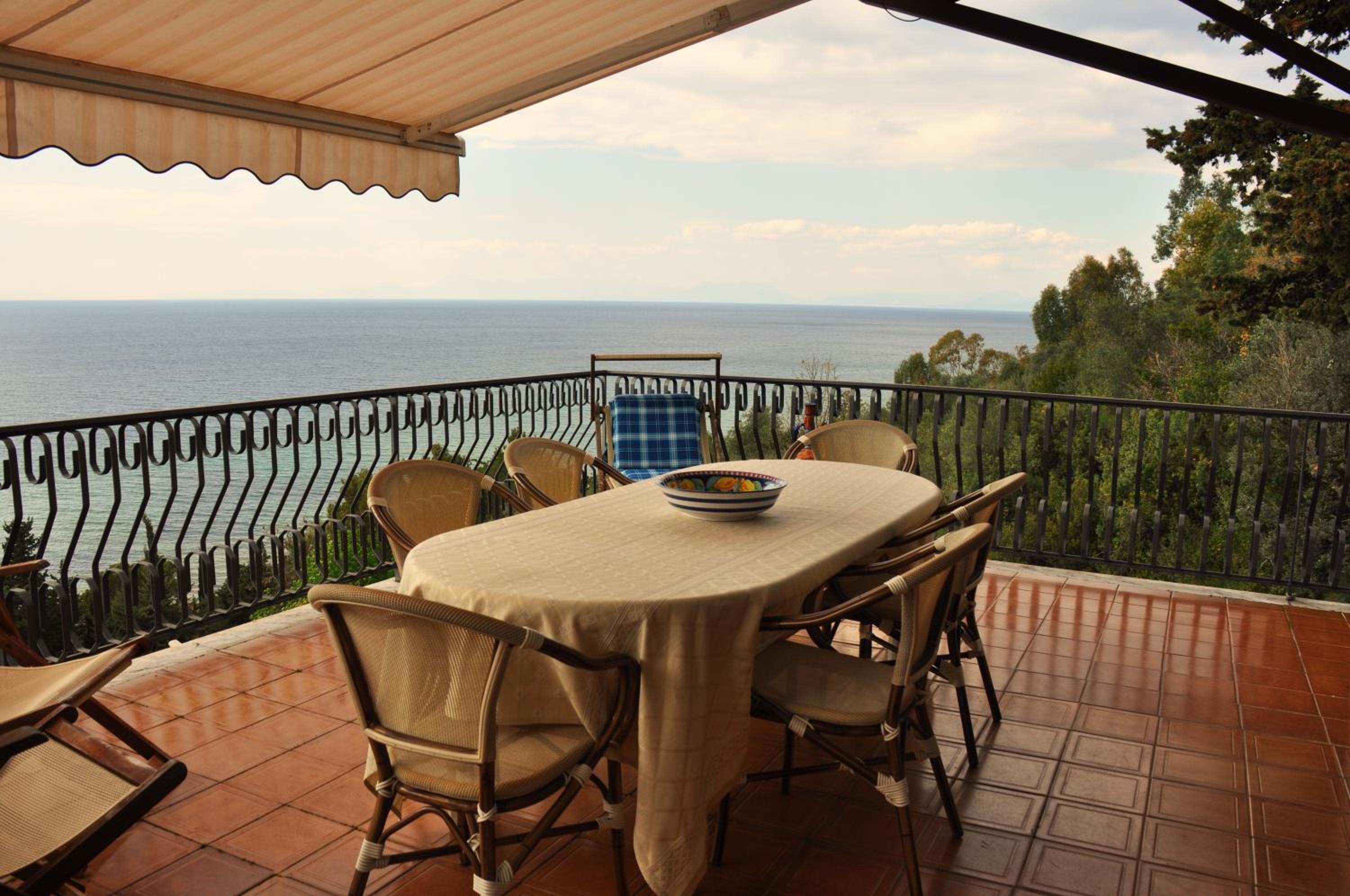 Villa Laura Sea View Apartments