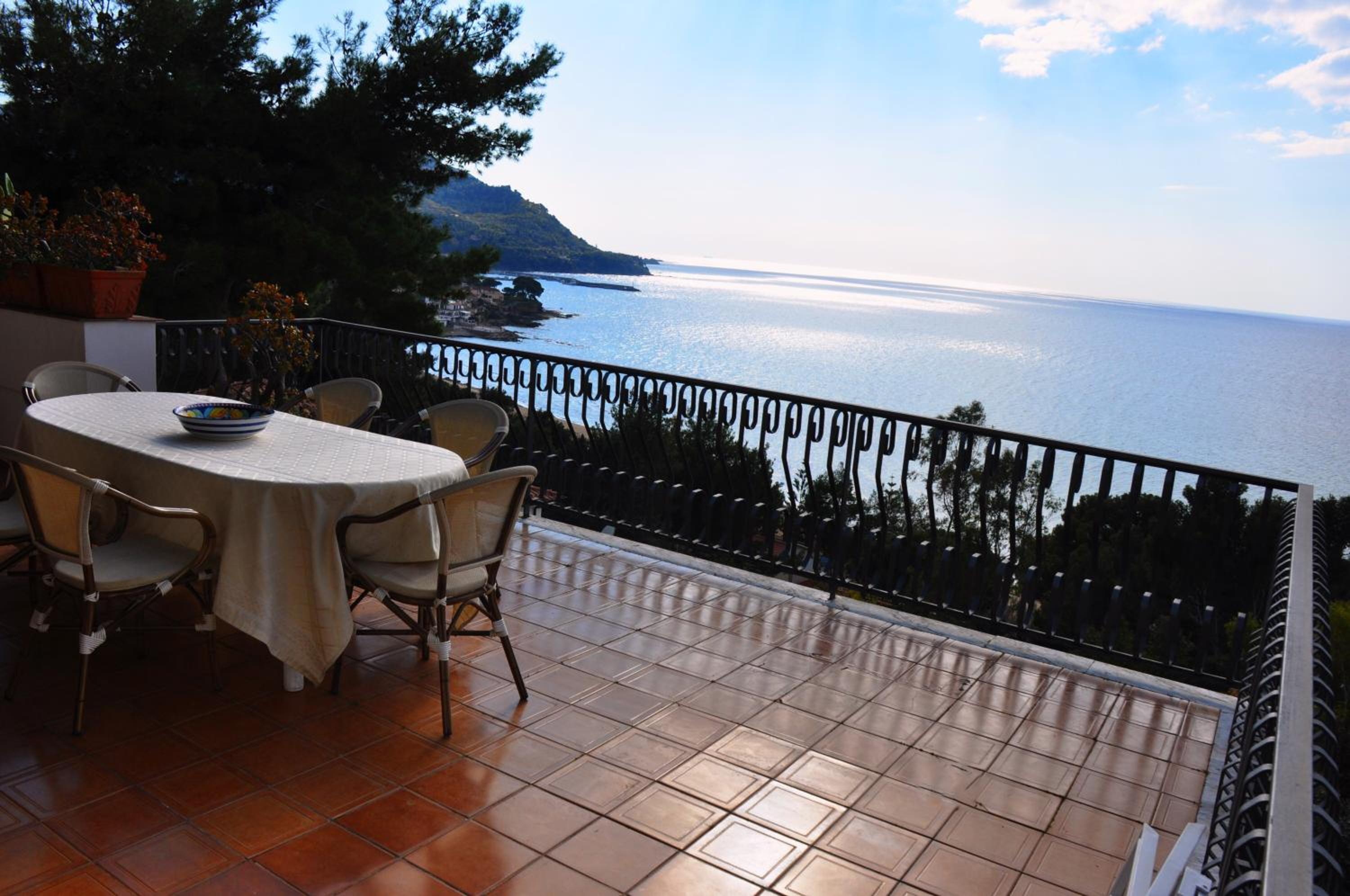 Villa Laura Sea View Apartments