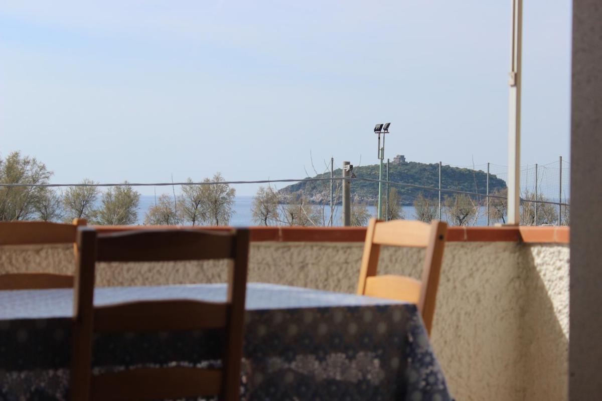 Parco Corallo Di Fronte Al Mare