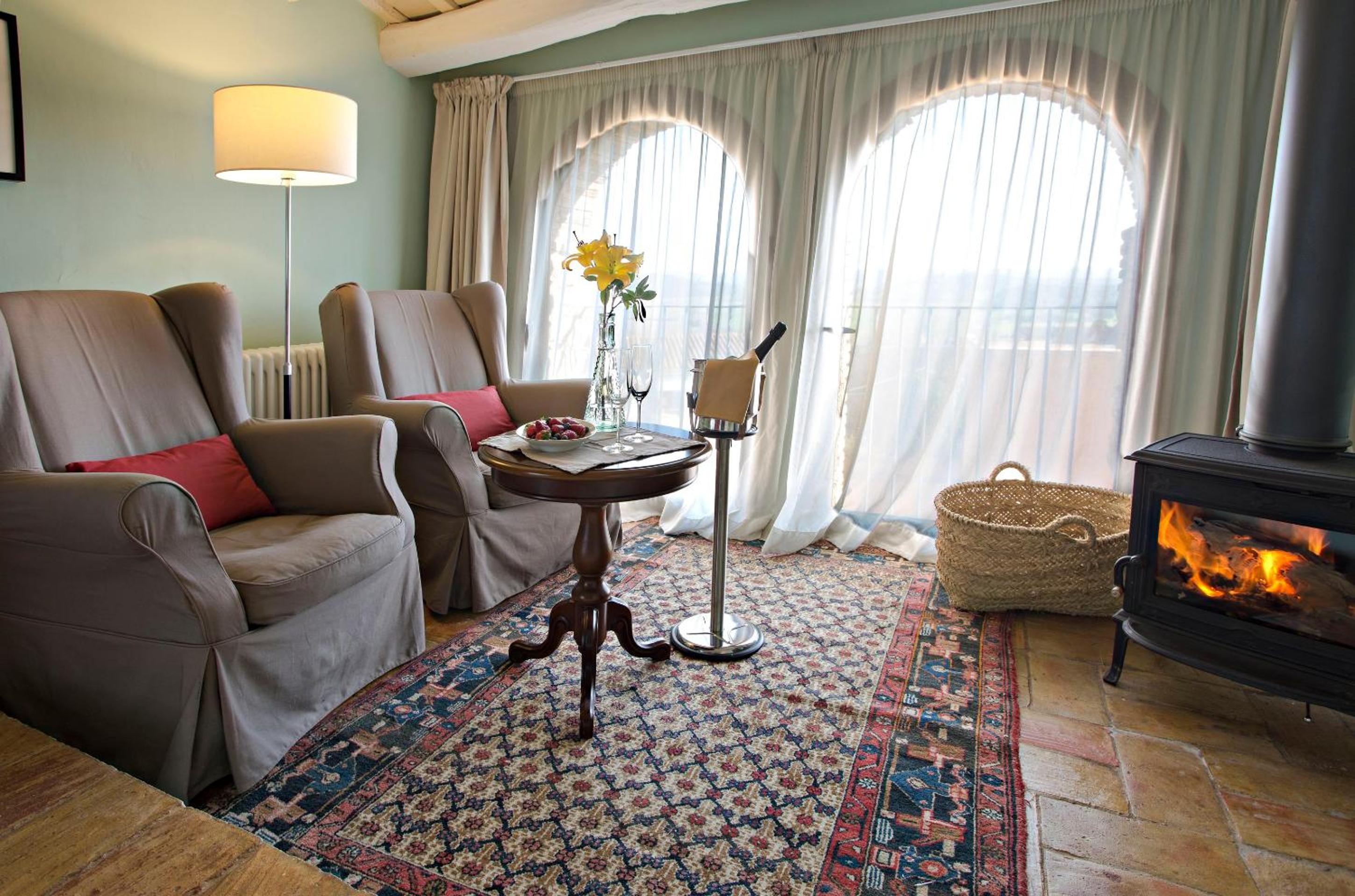 Encís d'Empordà -Adults Only-