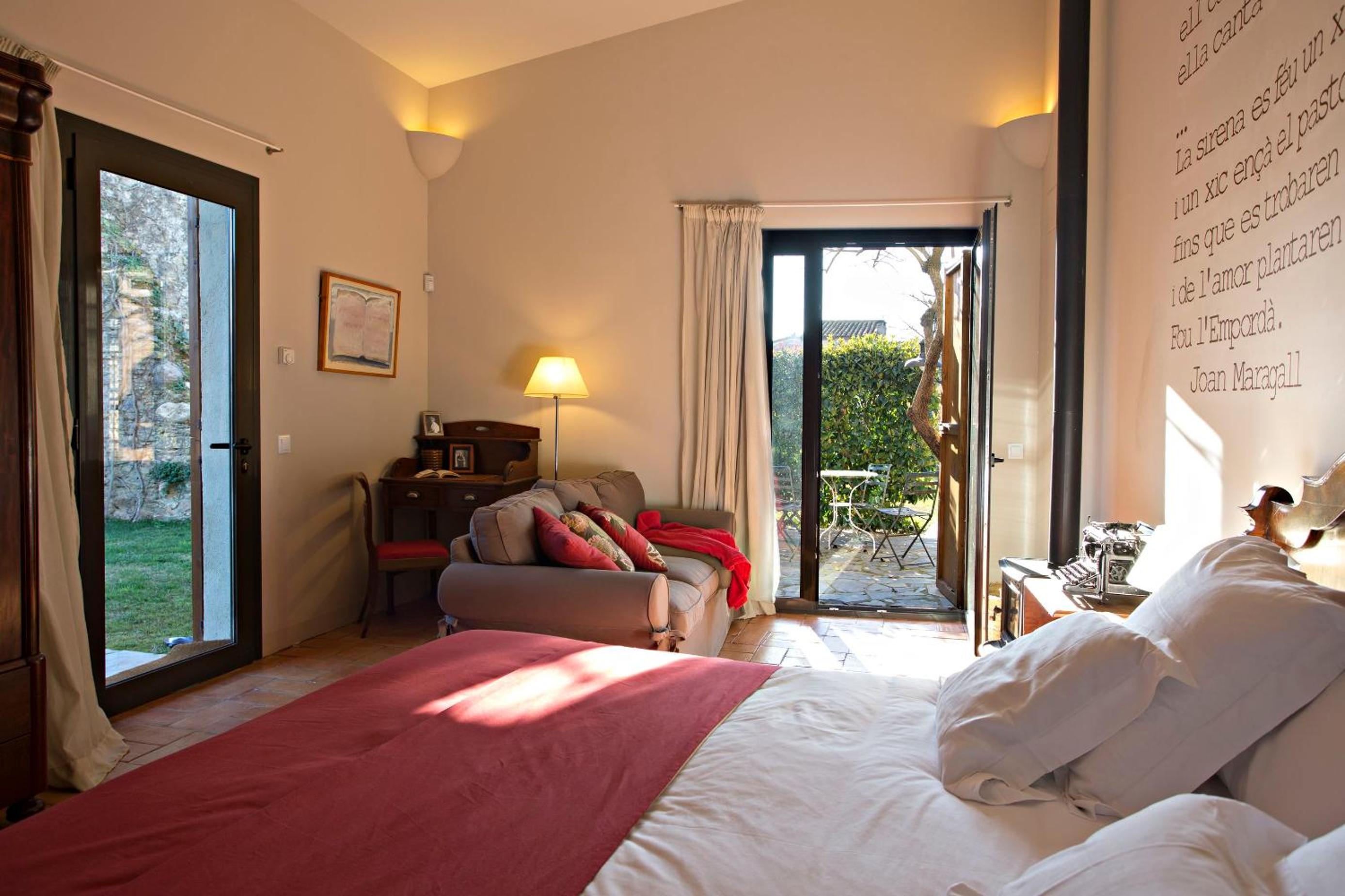 Encís d'Empordà -Adults Only-