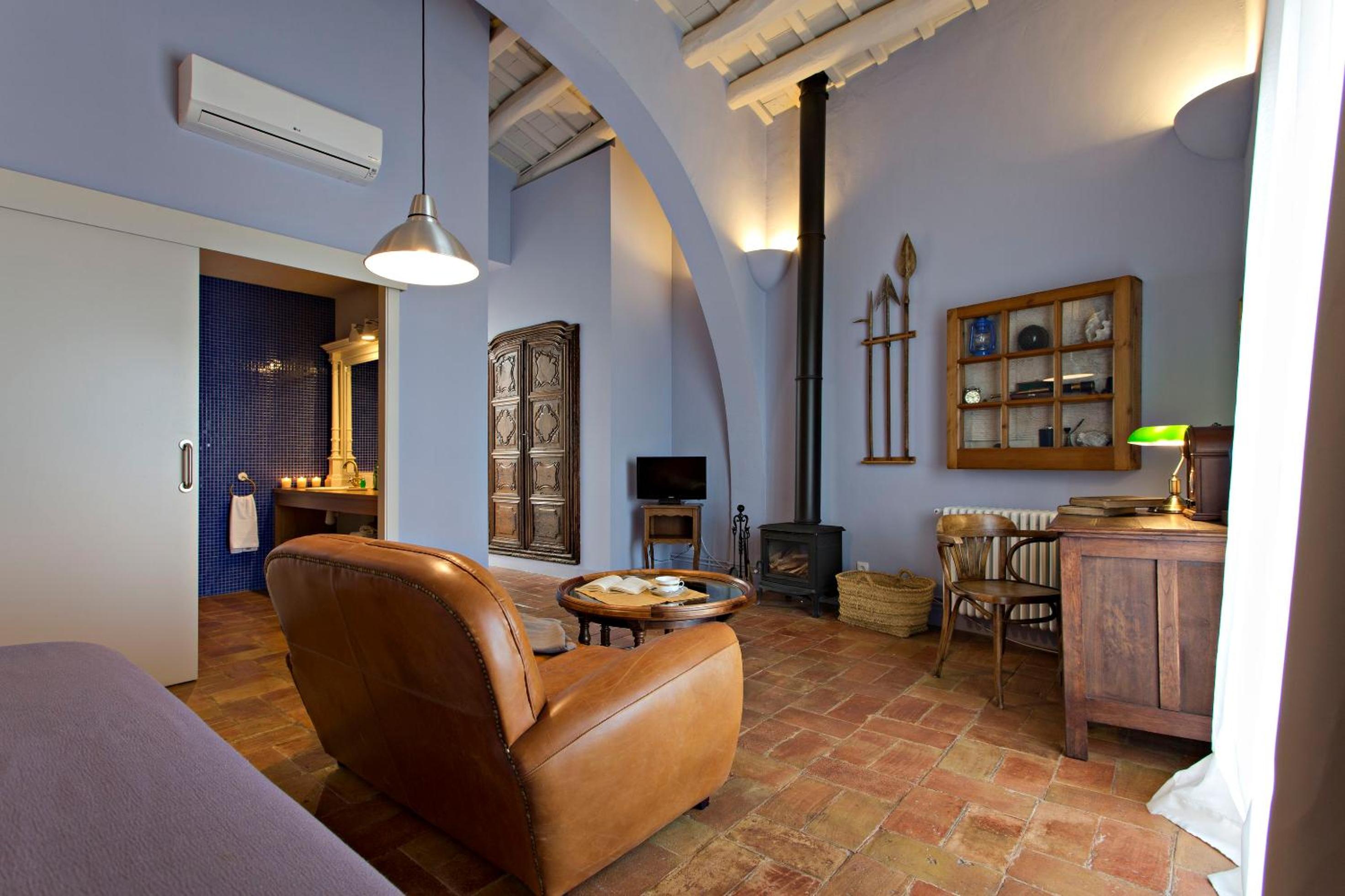 Encís d'Empordà -Adults Only-