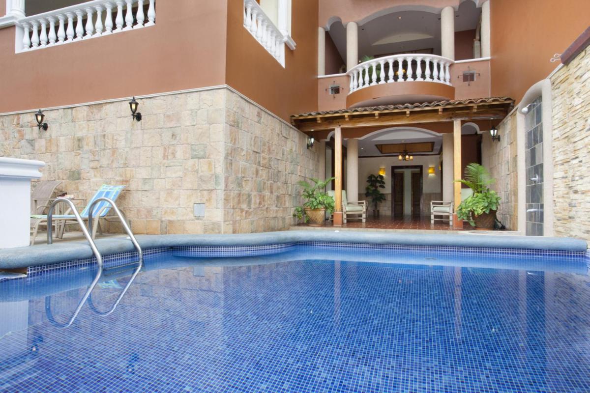 Pacifico Colonial Condominiums view 3