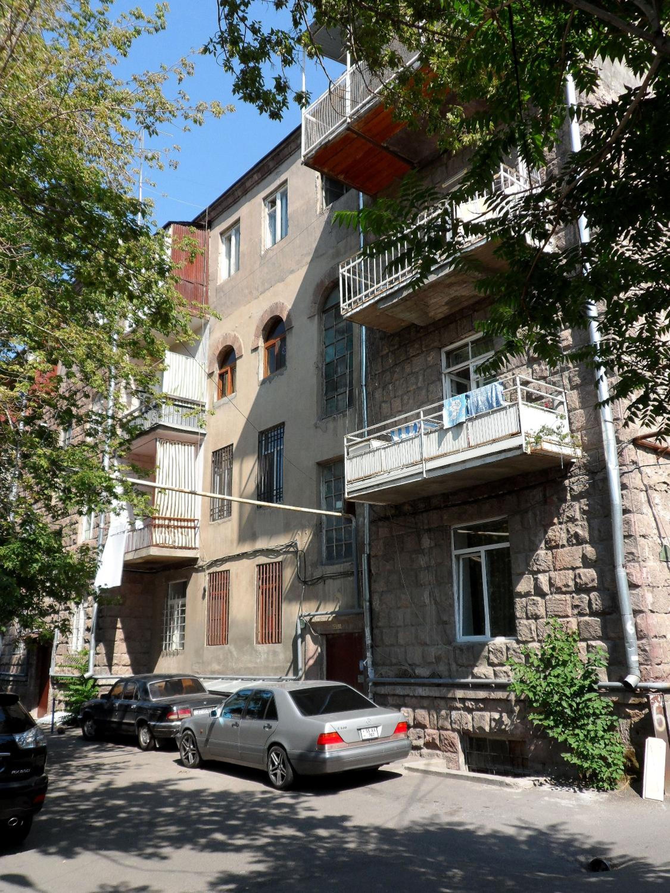 Ara & Gaya Аpartment