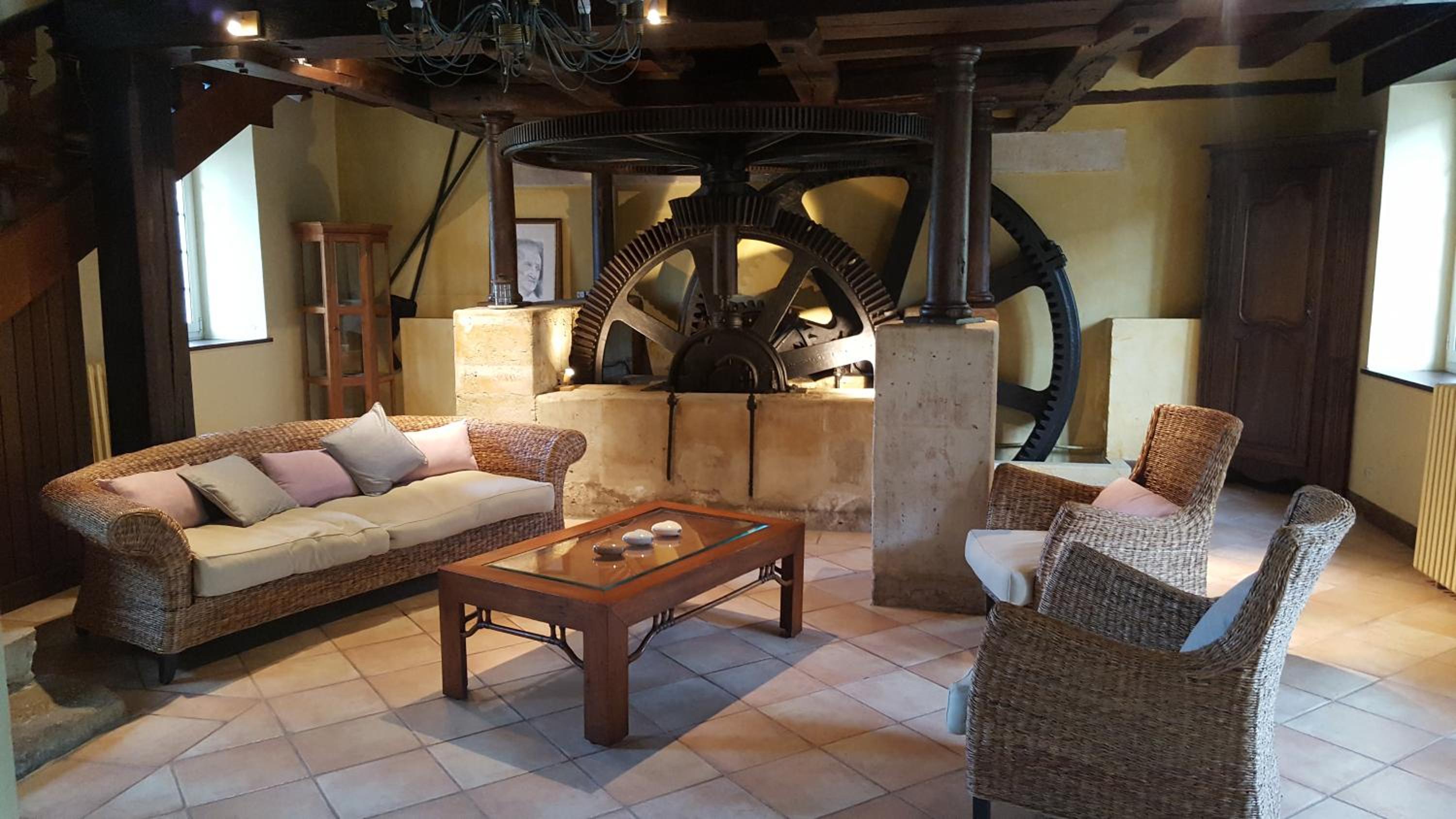 Moulin De Bacchus view 3