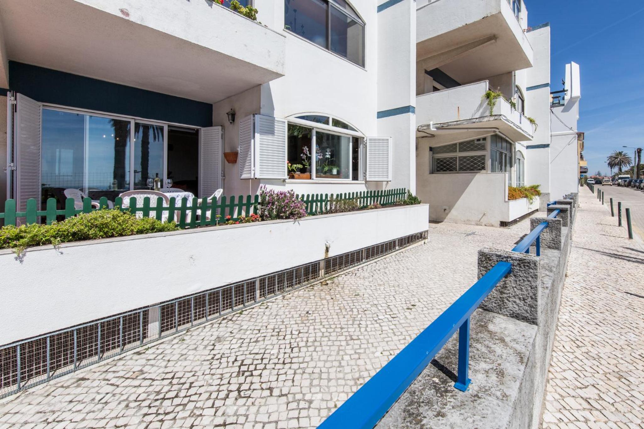 "HomeySuite" in Estoril Beach Apartment