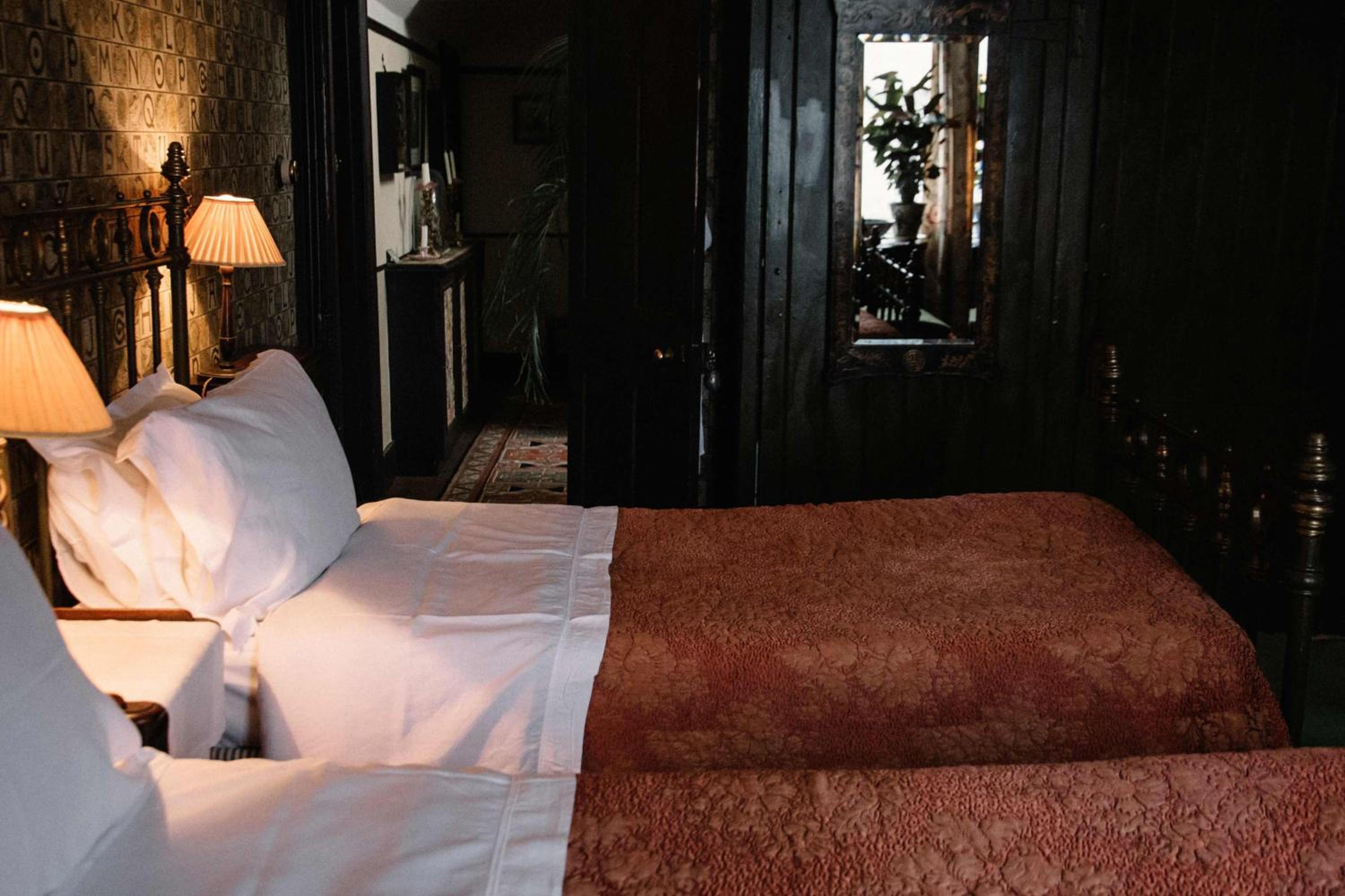 St Benedict - Victorian Bed and Breakfast view 4