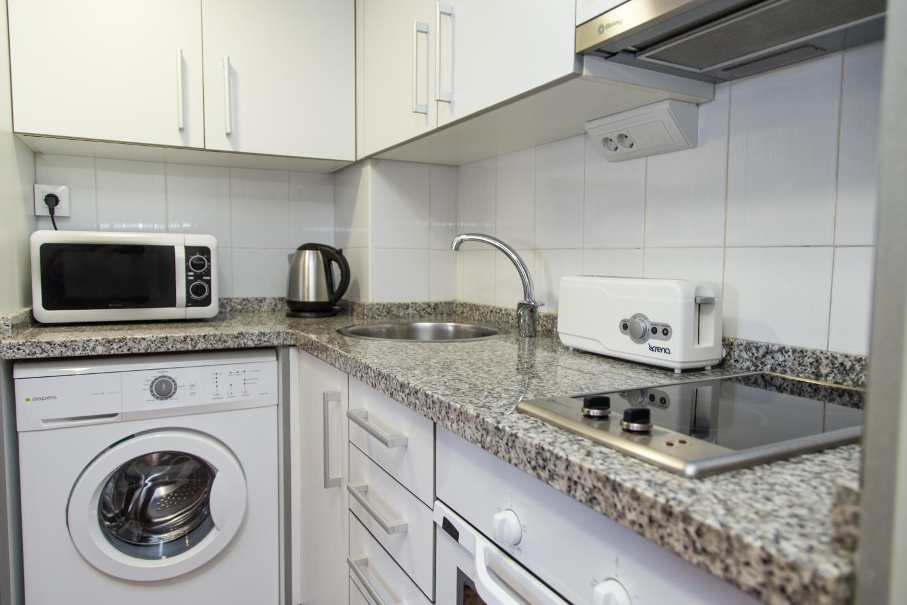 Pio XII Apartments Valencia en Valencia — kitchen