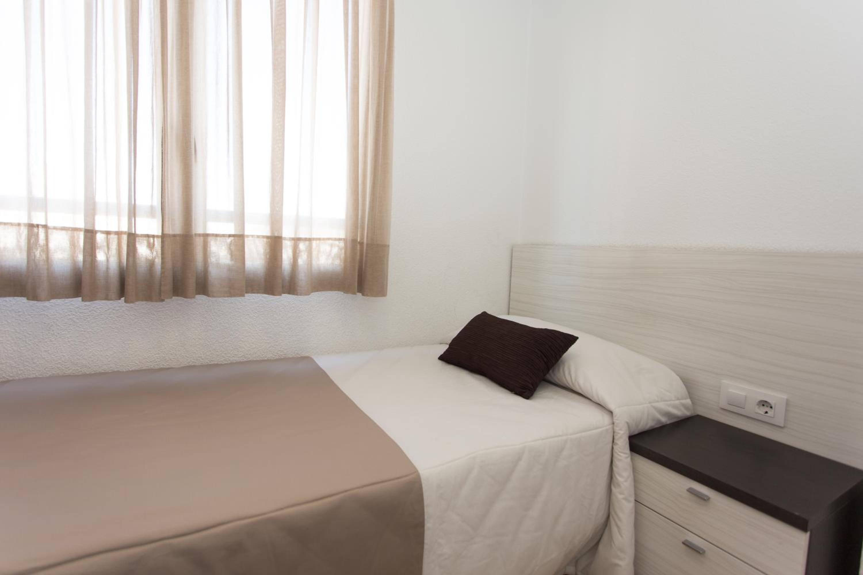 Pio XII Apartments Valencia en Valencia — hotel room
