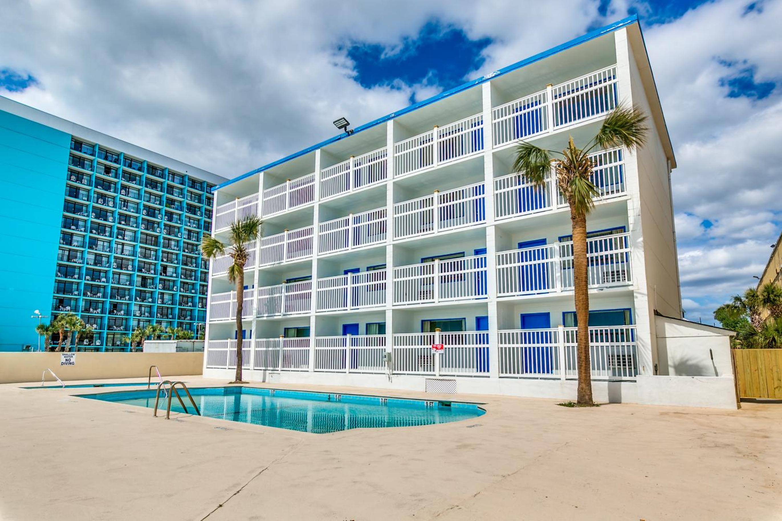 Beachcomber Inn & Suites