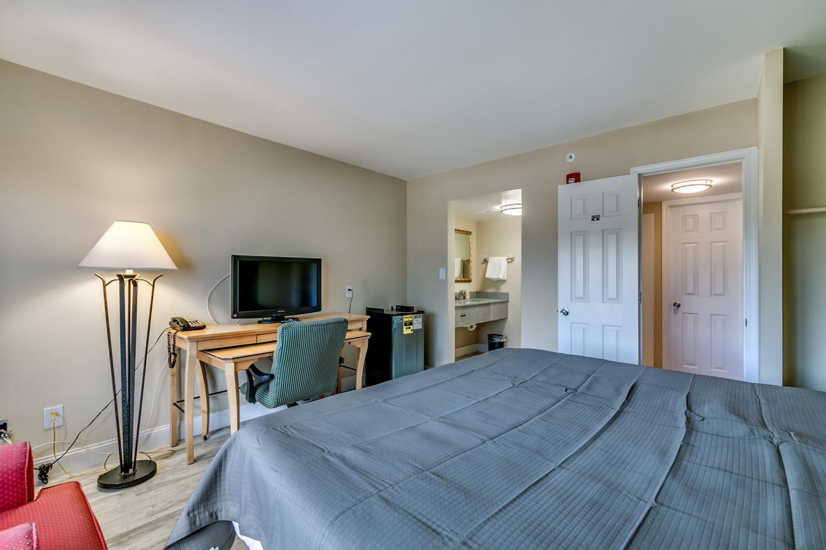 Beachcomber Inn & Suites