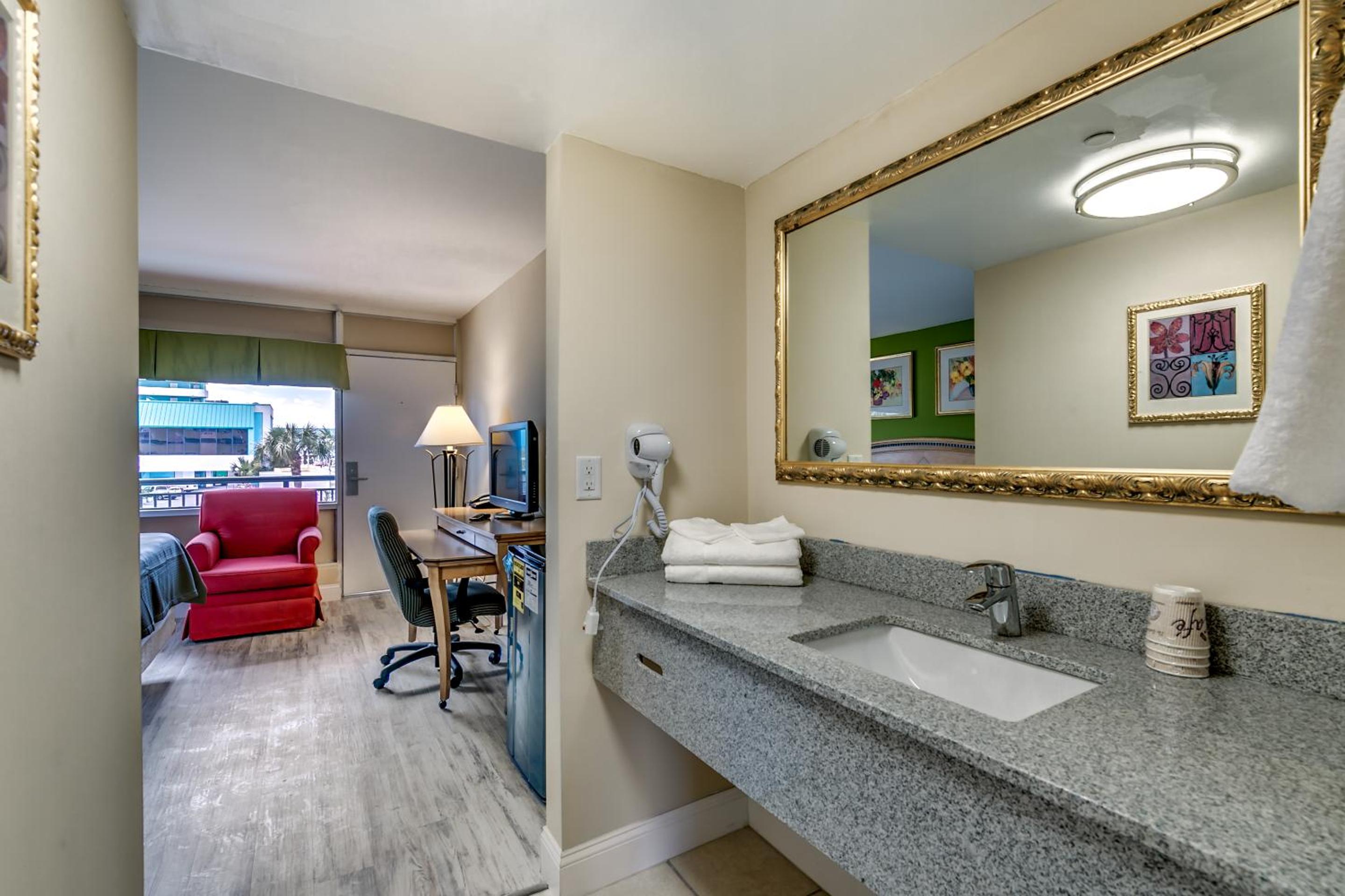 Beachcomber Inn & Suites