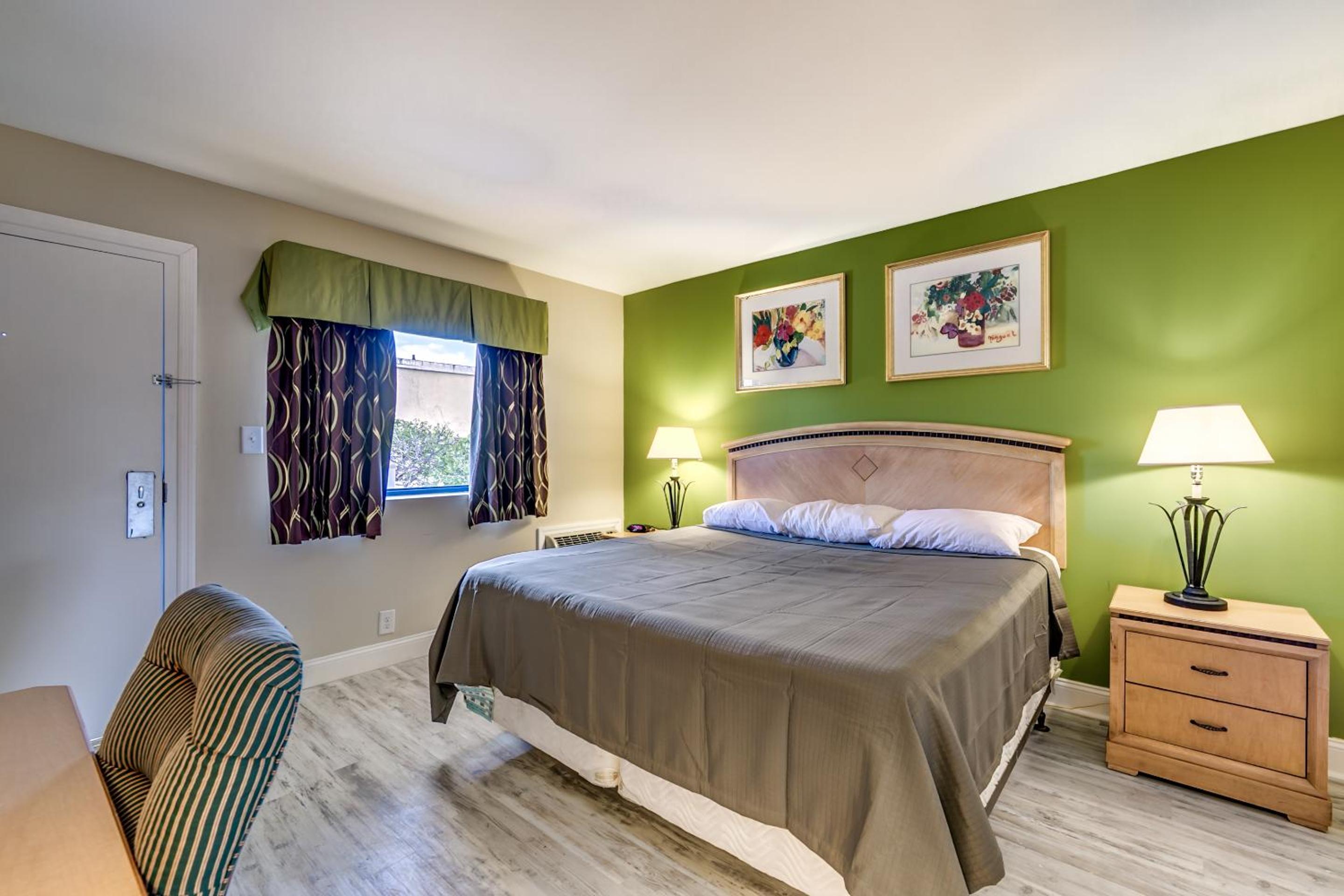 Beachcomber Inn & Suites