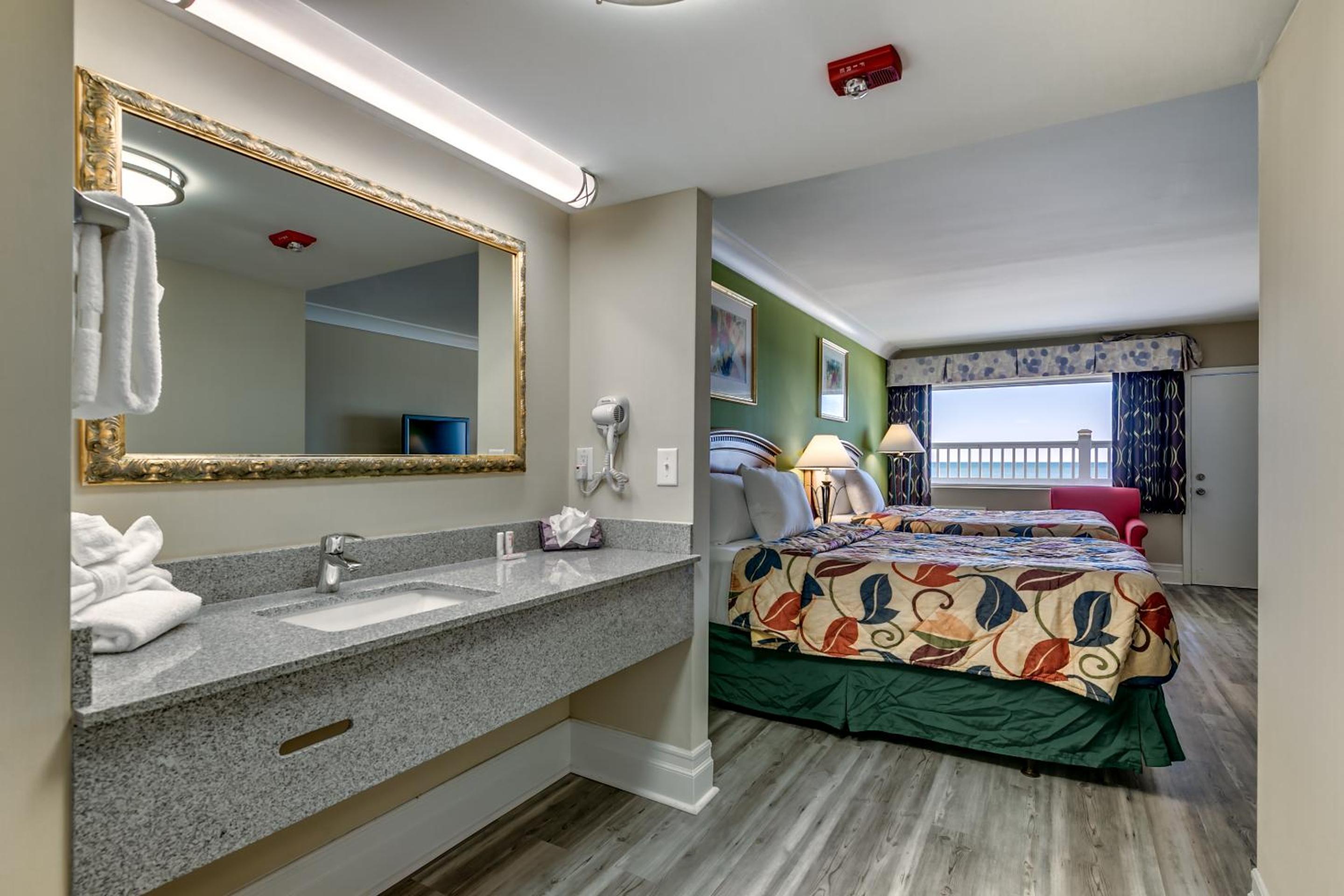 Beachcomber Inn & Suites
