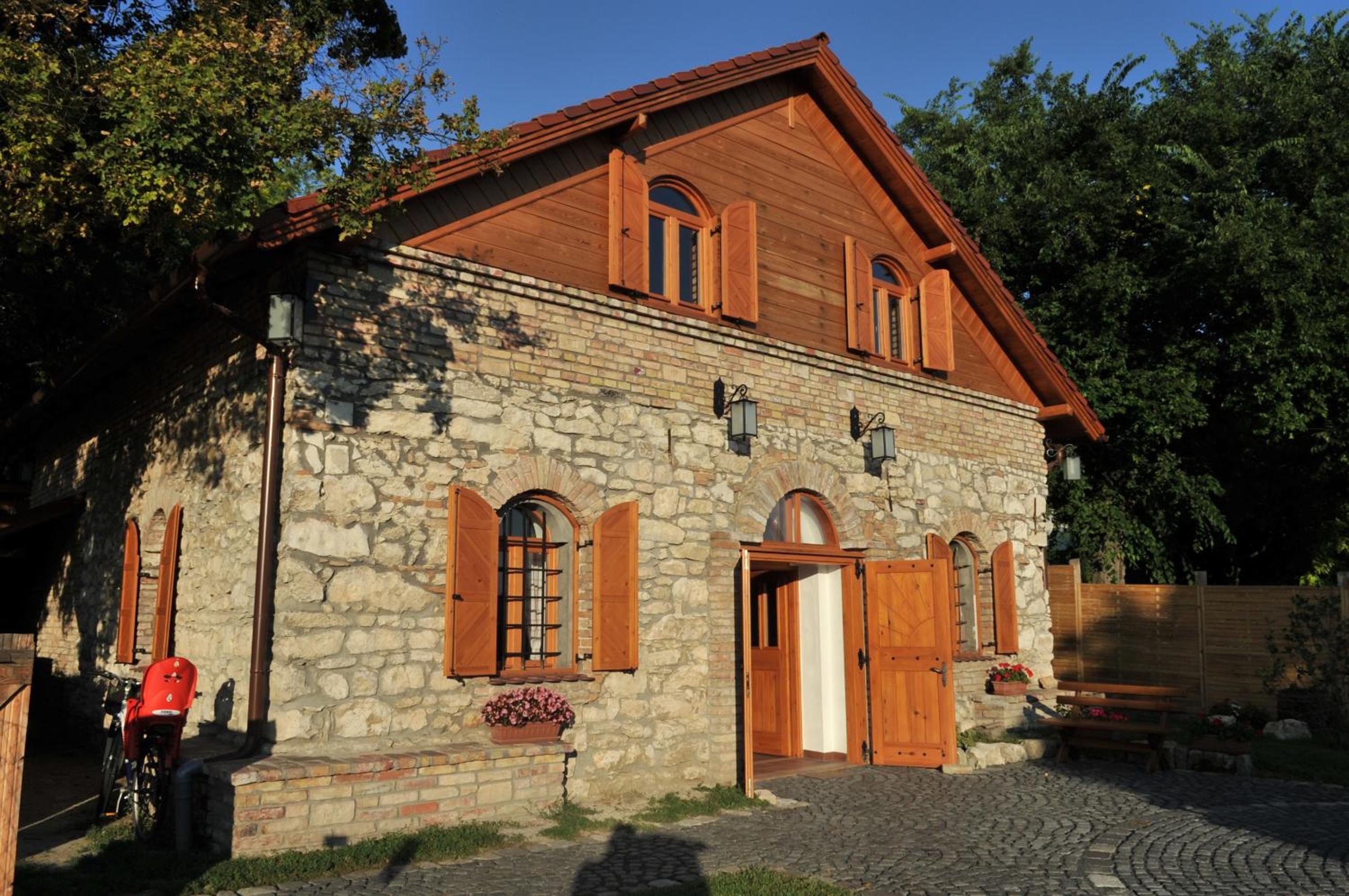 Cifrapince és Vendégház
