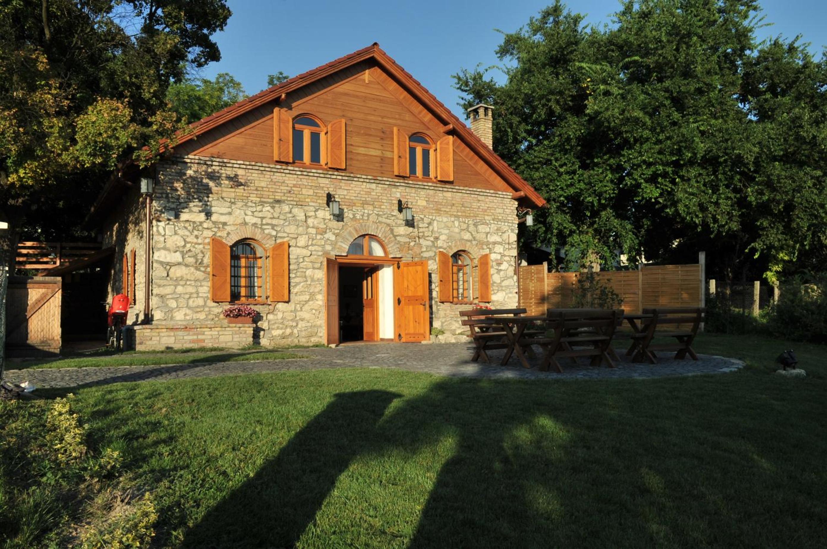 Cifrapince és Vendégház