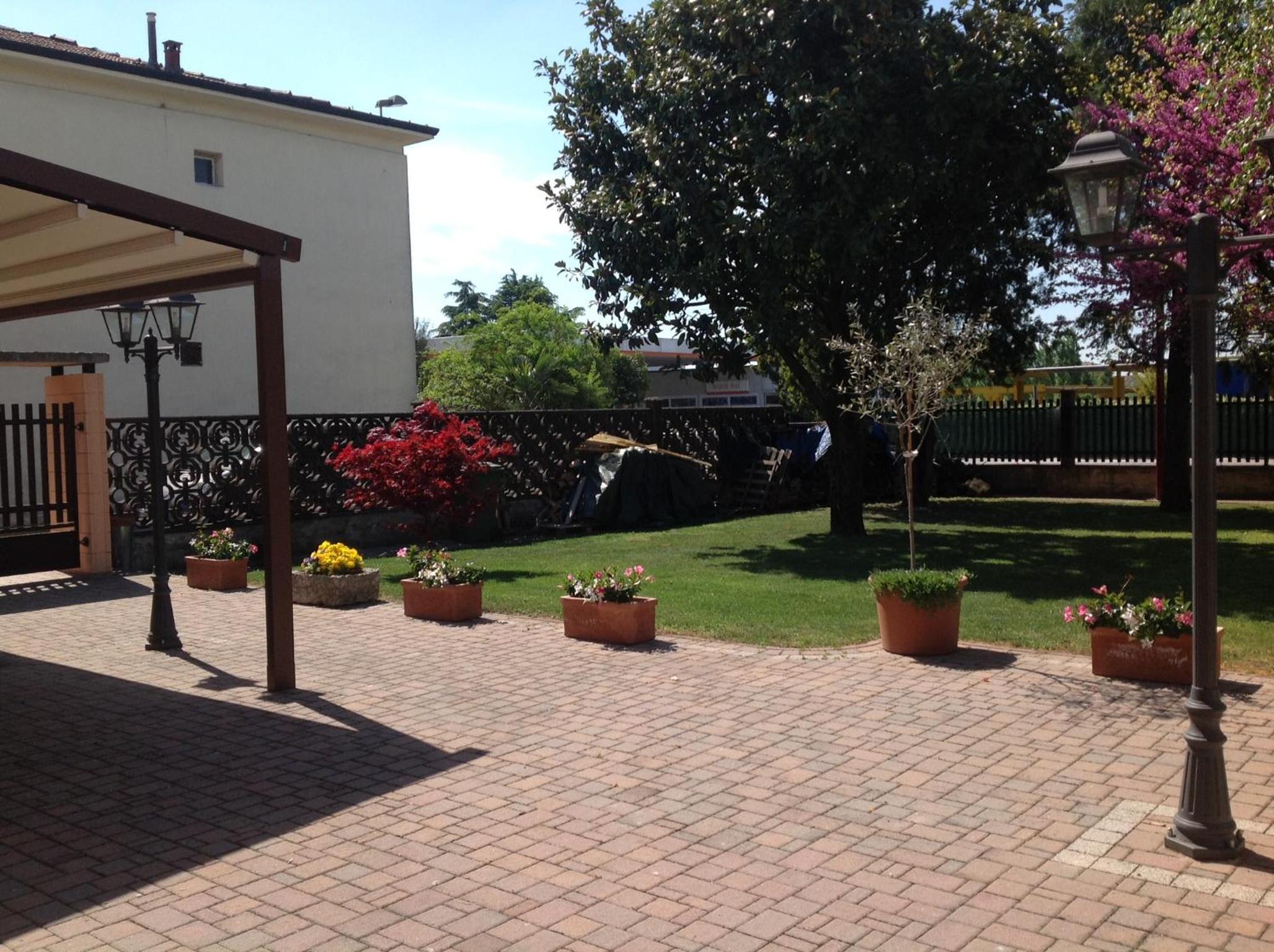 B&B Acero Rosso view 3