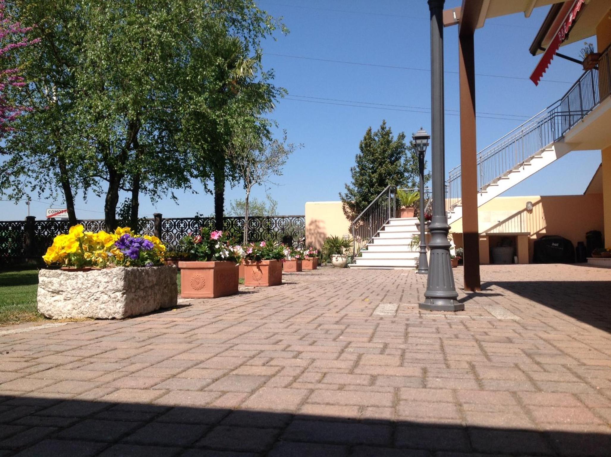 B&B Acero Rosso view 4