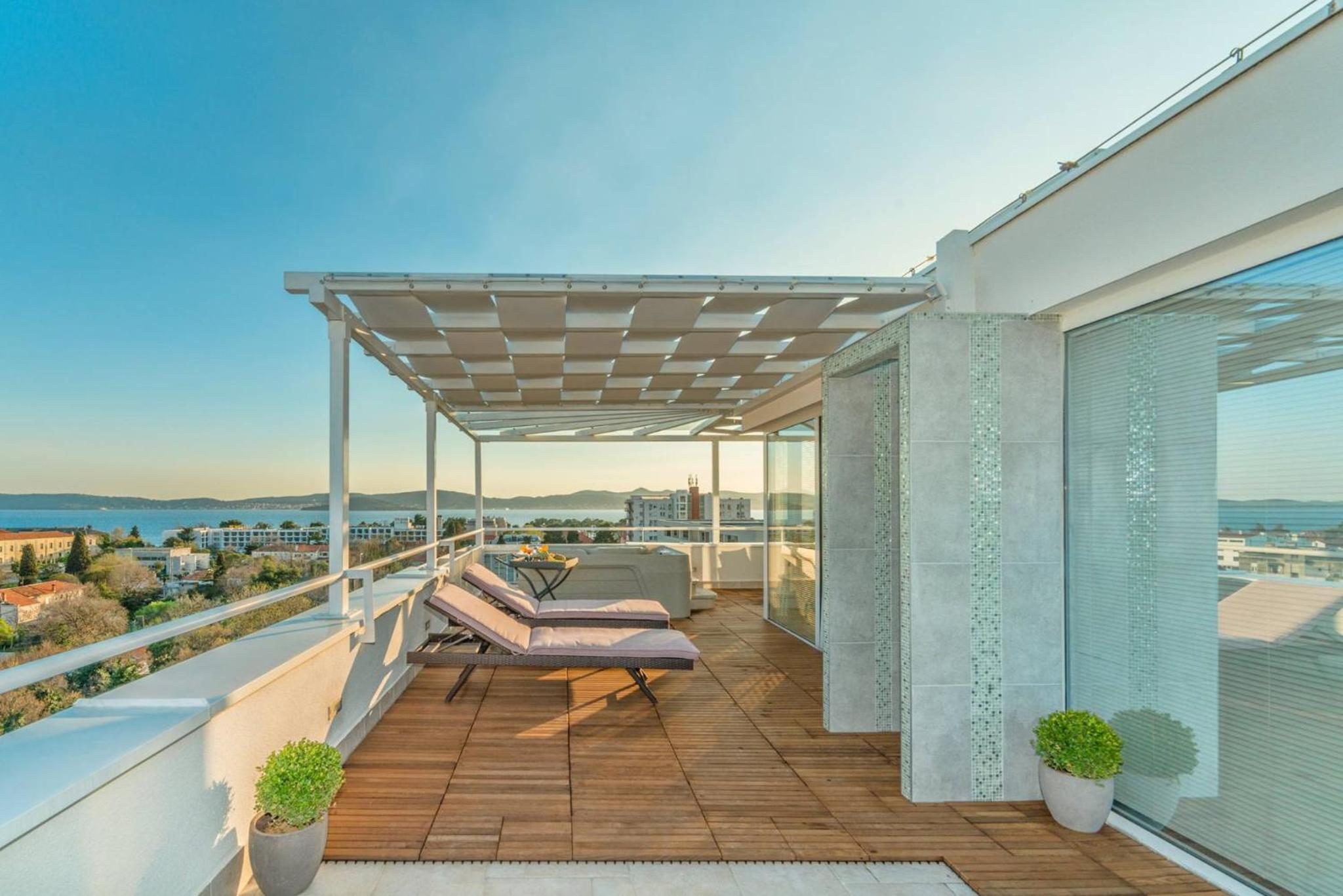Sunset Penthouse Apartment with Jacuzzi and Seaview view 3