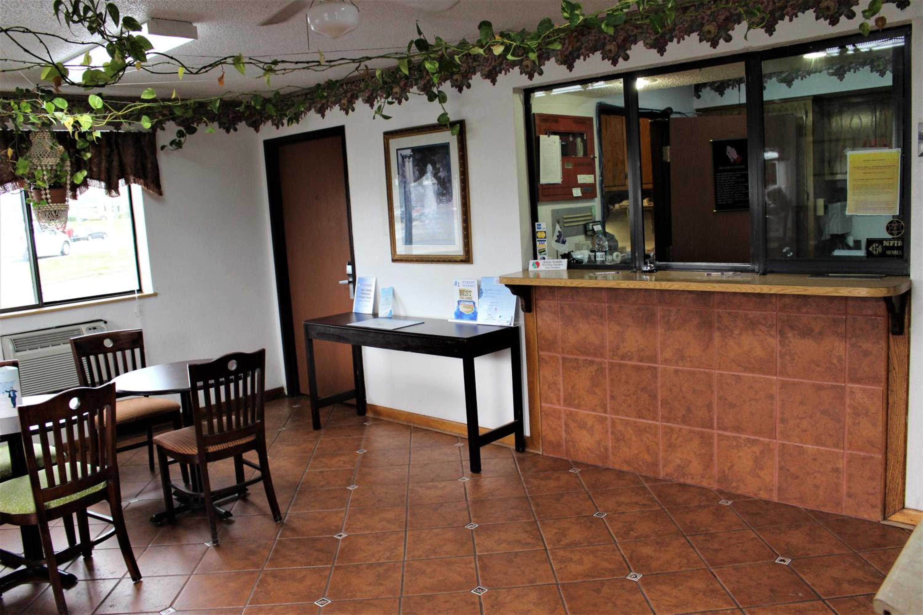 Knights Inn Albany view 5