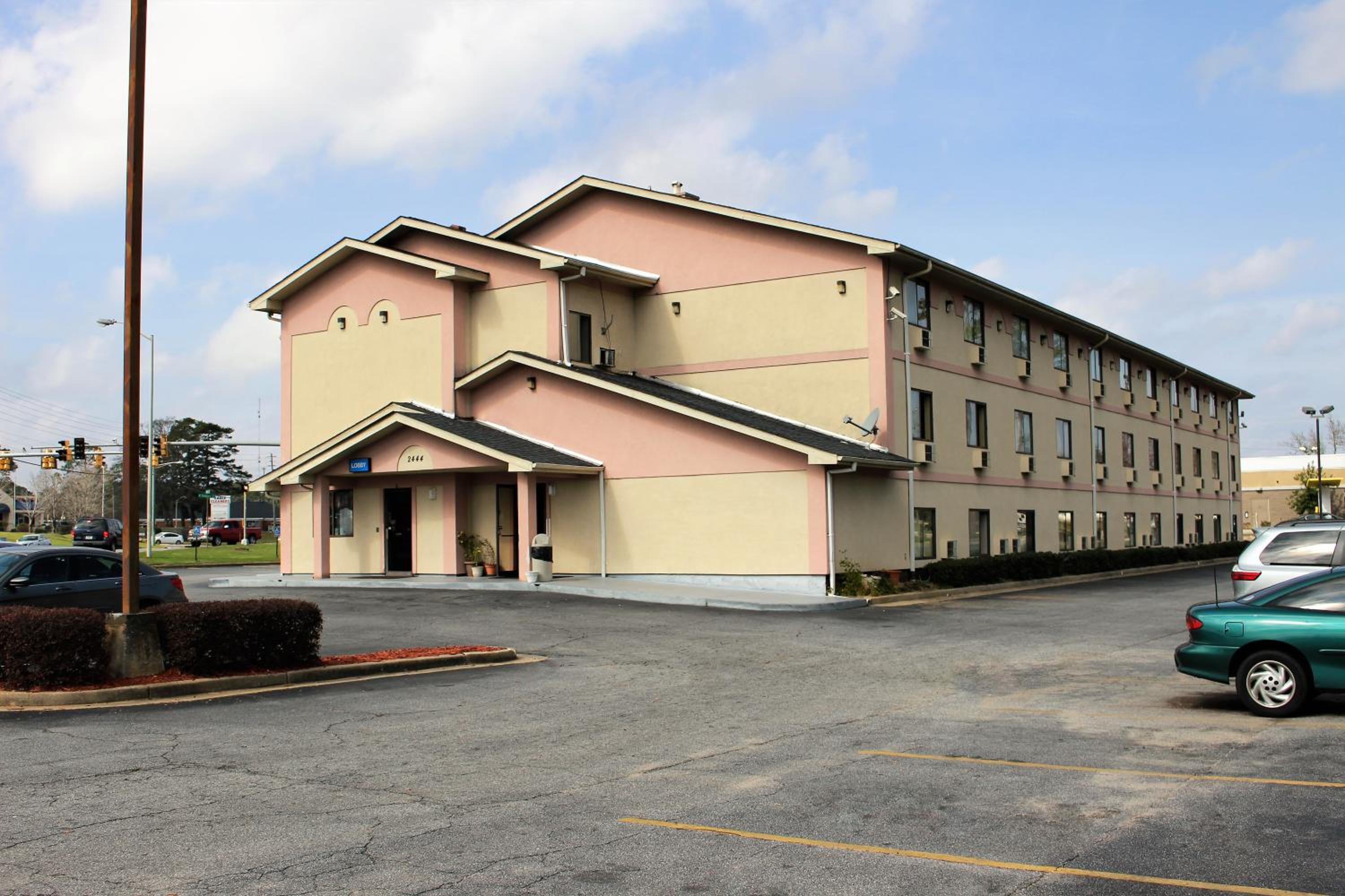 Knights Inn Albany view 3