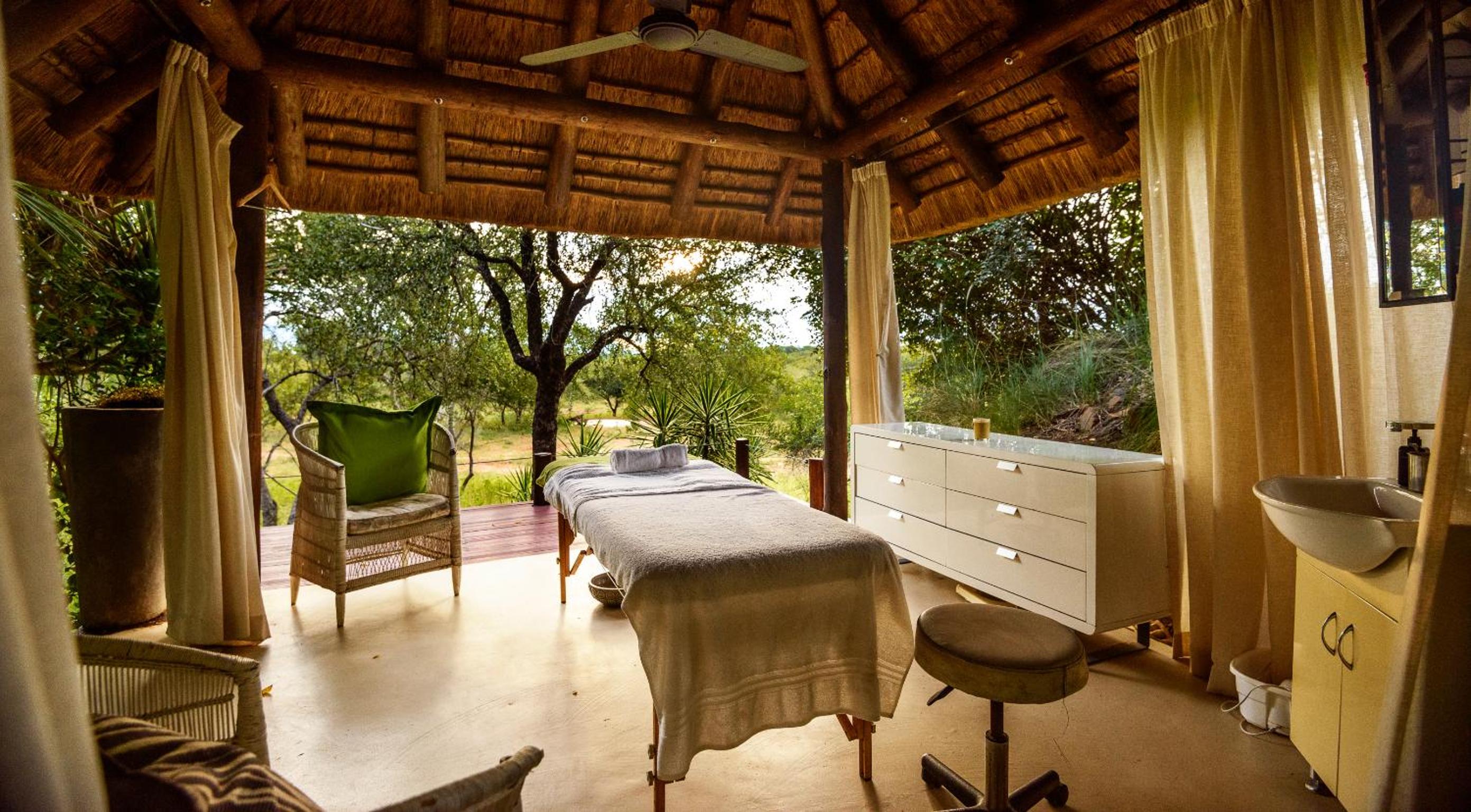 Khaya Ndlovu Safari Manor