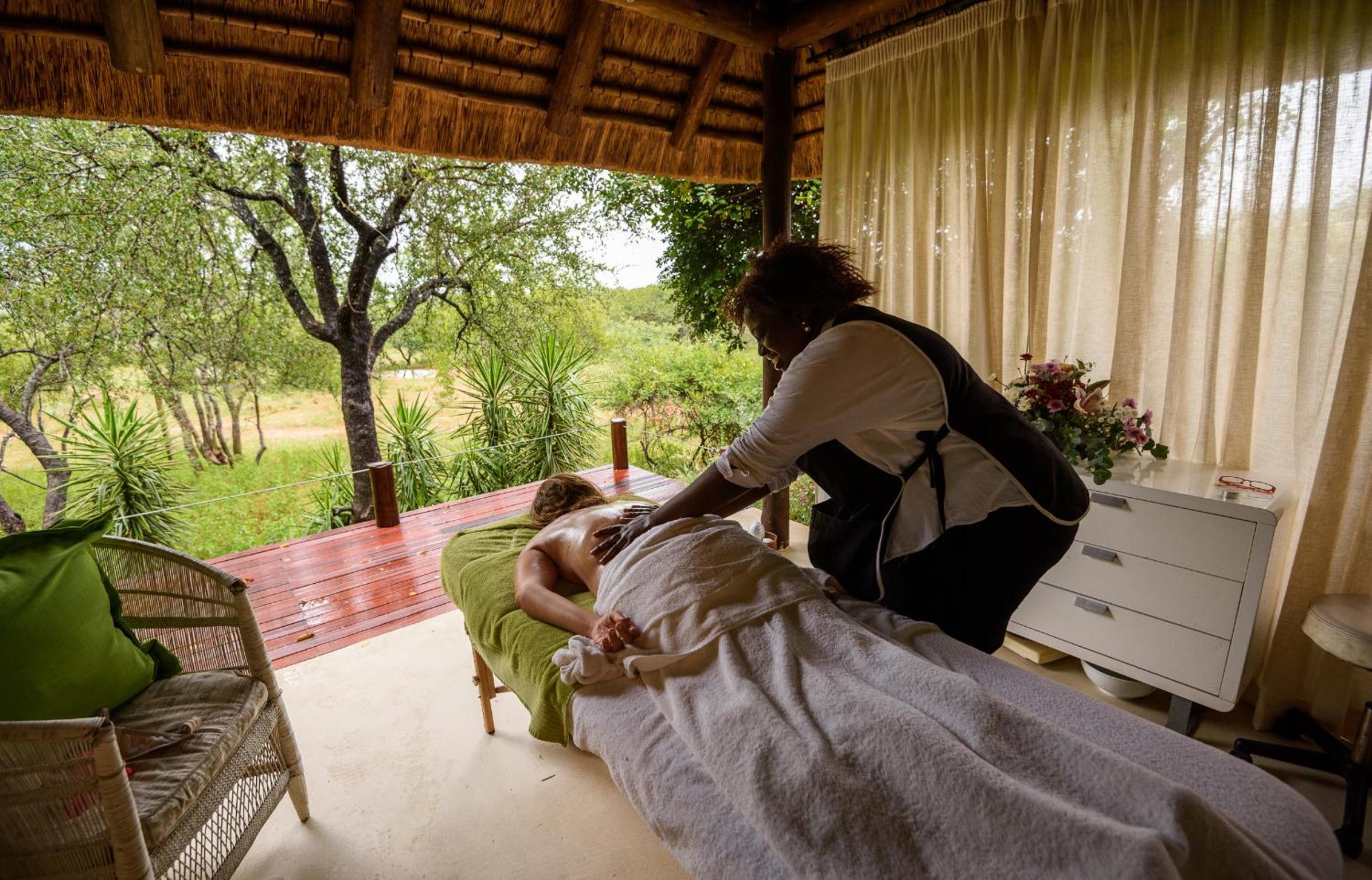 Khaya Ndlovu Safari Manor