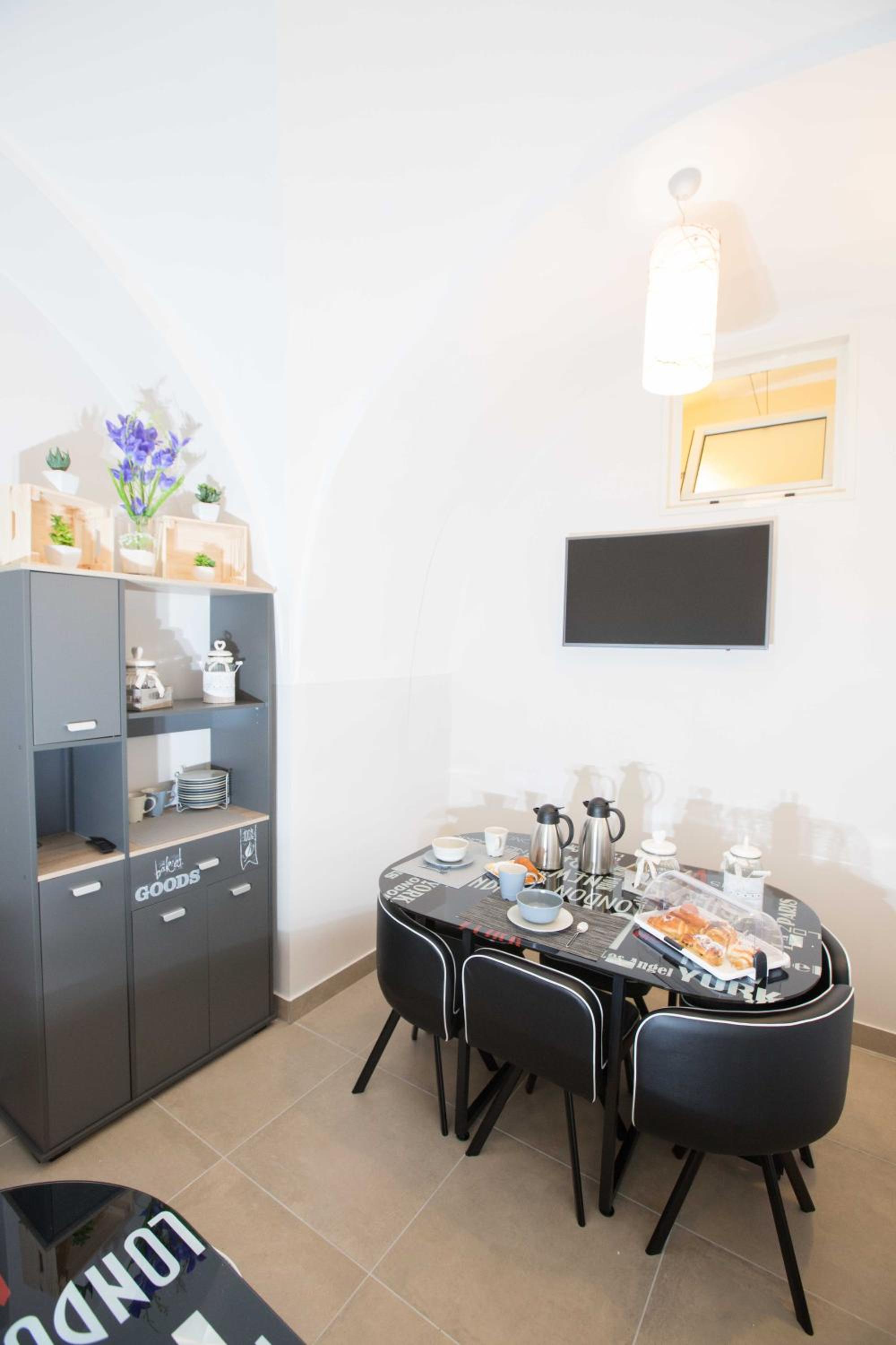 Chiaia Suites