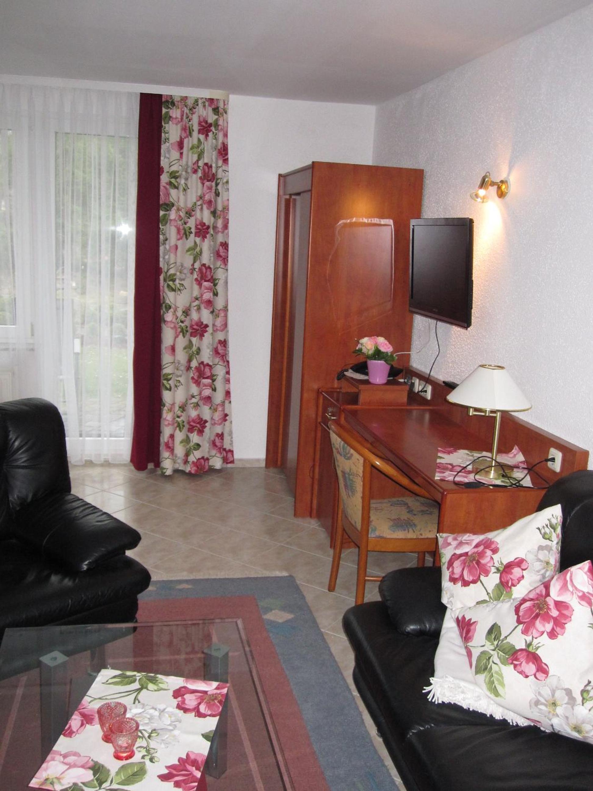 Urlaubspension 'Hohes Rott' und Apartmenthaus