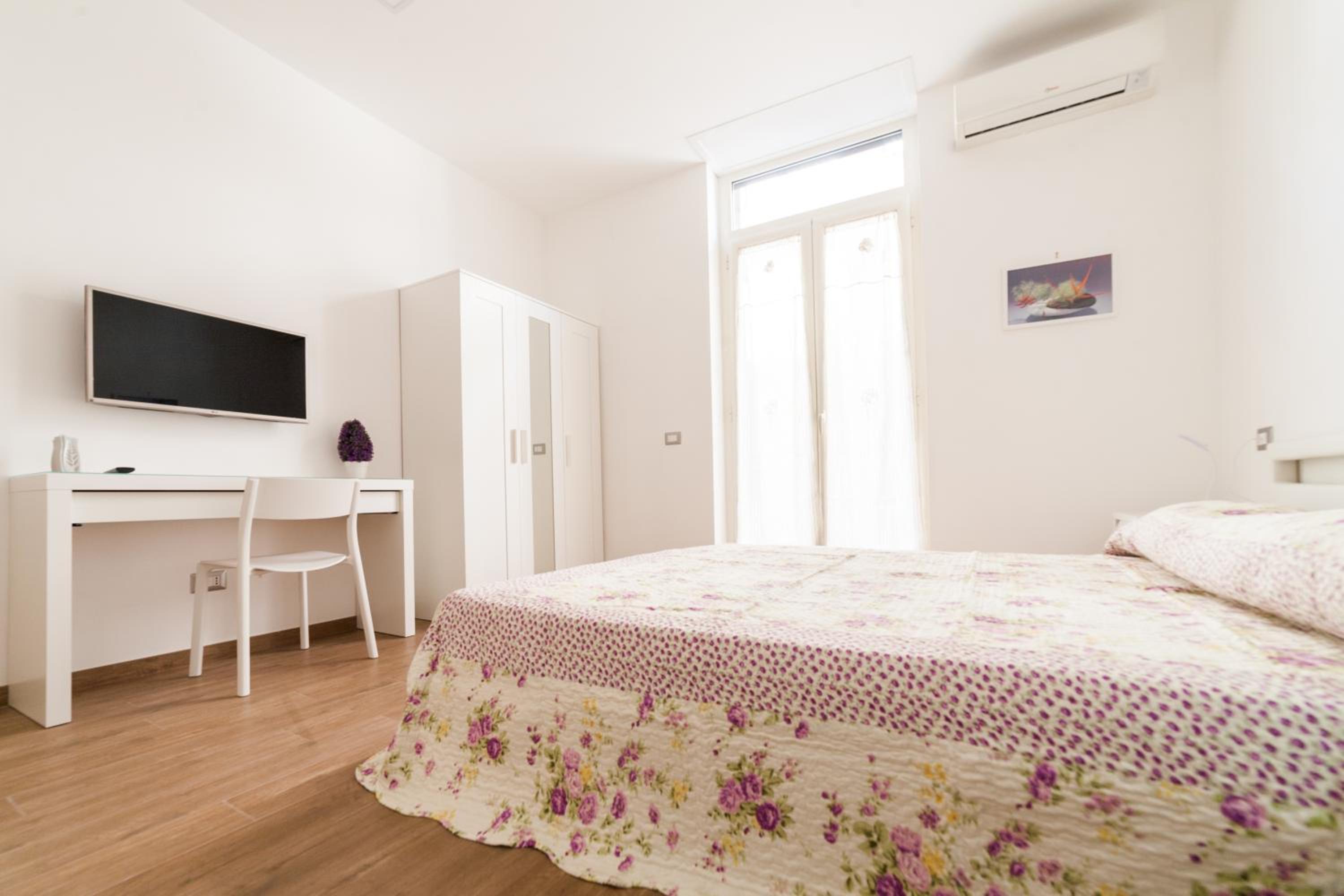 Toledo 116 en Naples — hotel room