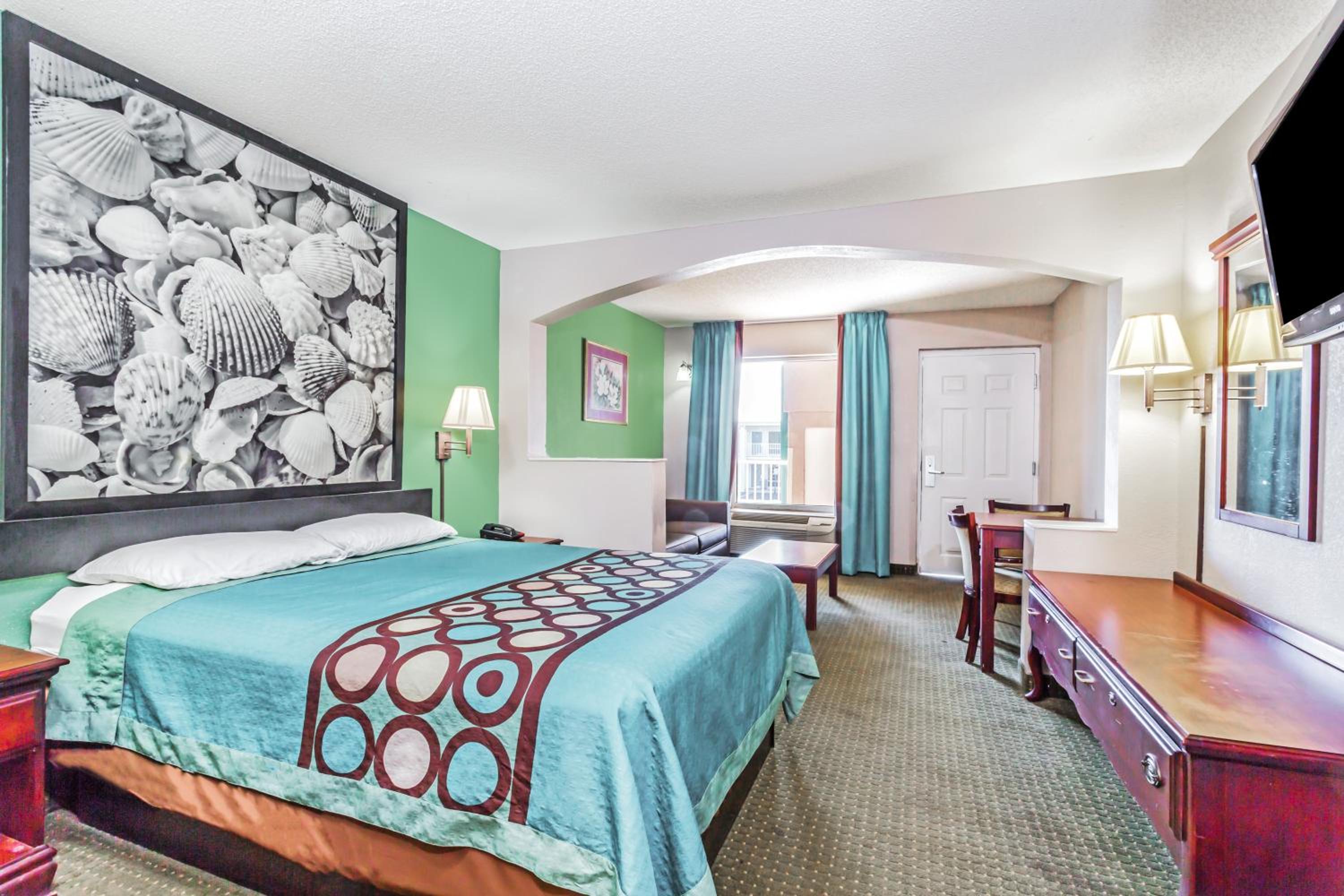 Marianna Vacations - Super 8 by Wyndham Marianna - Property Image 7