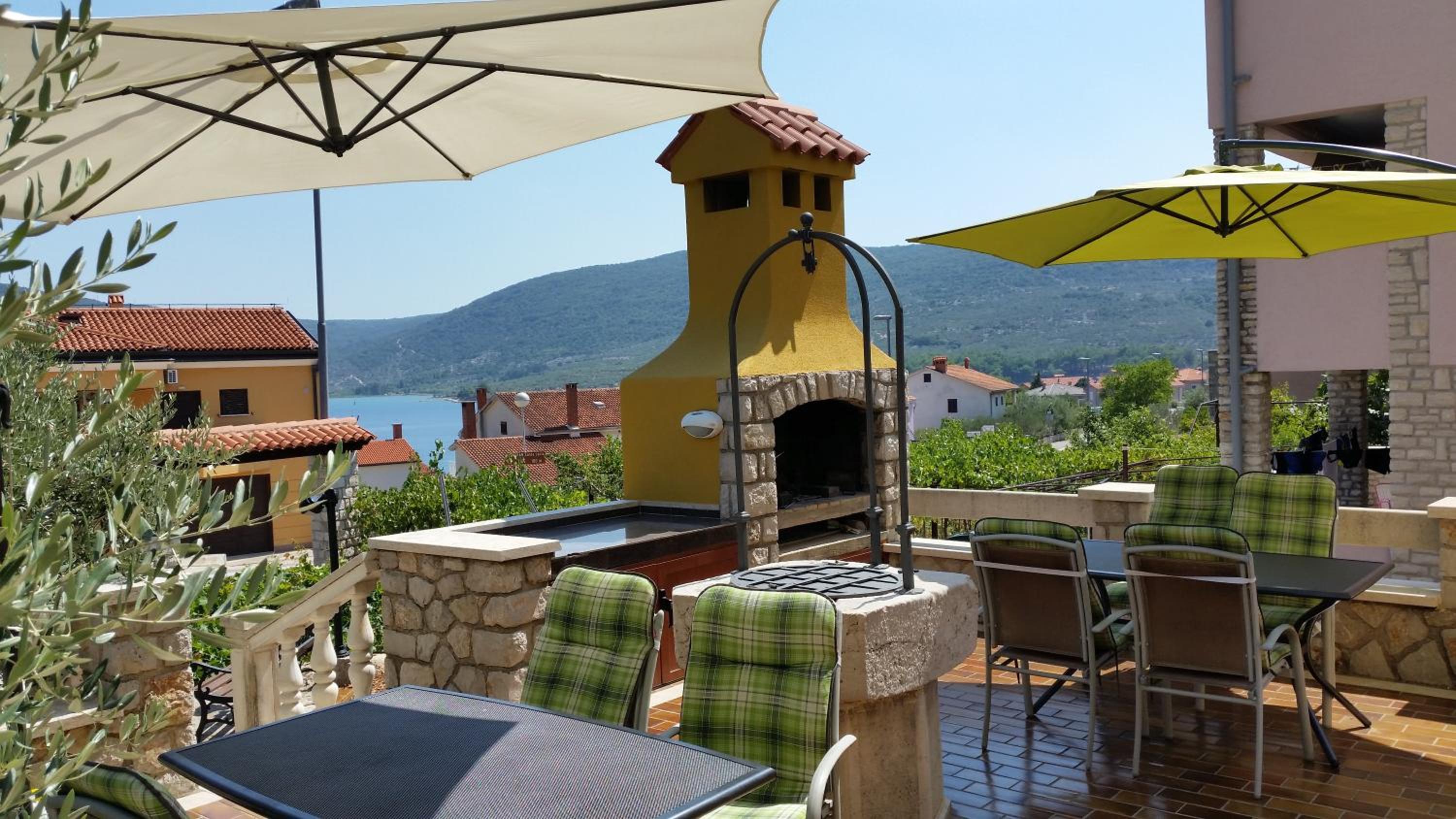 Cres Sučić Apartments