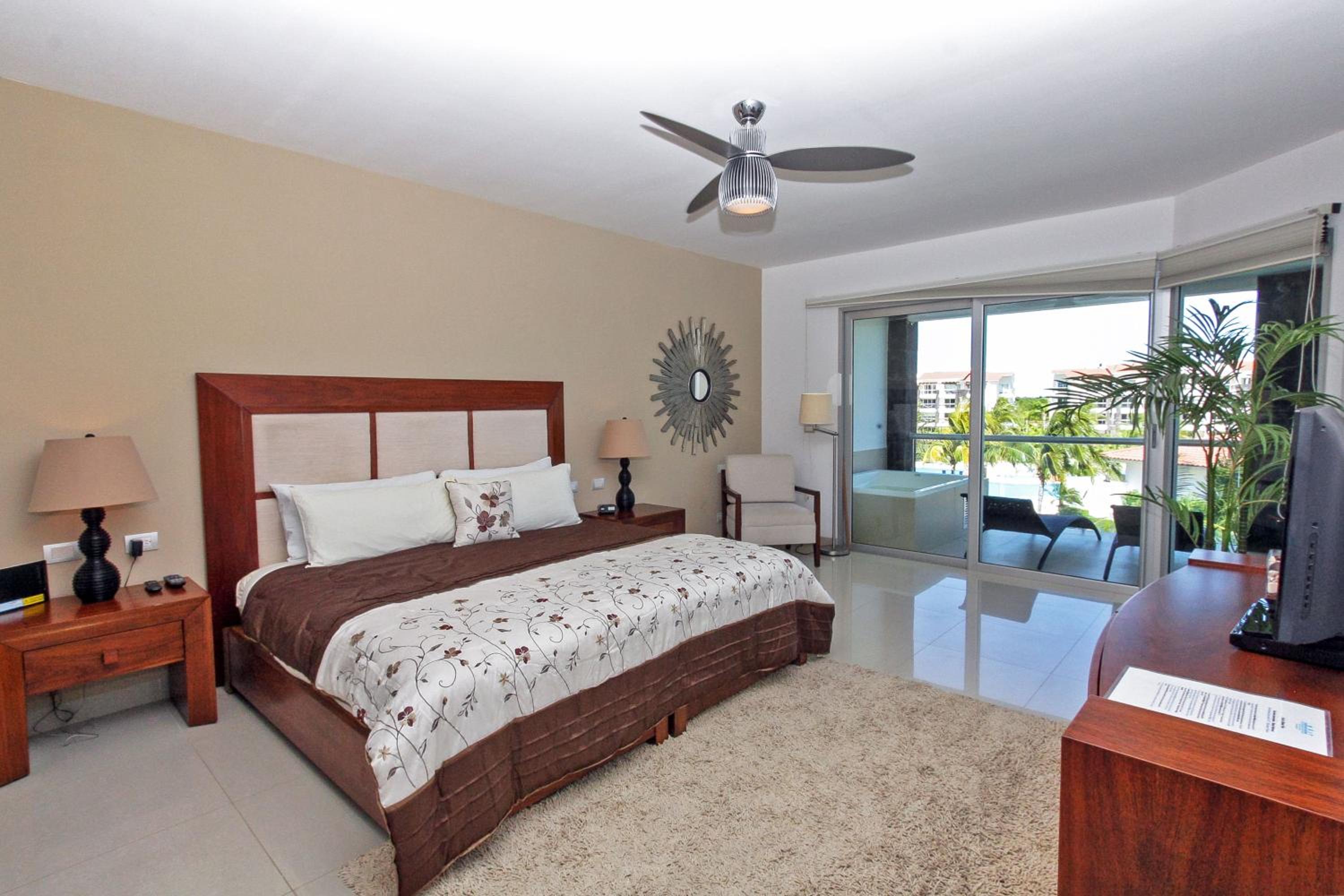 Luxury 3 Bedroom Condo - Beachfront Complex at Mareazul - Buena Vida view 4