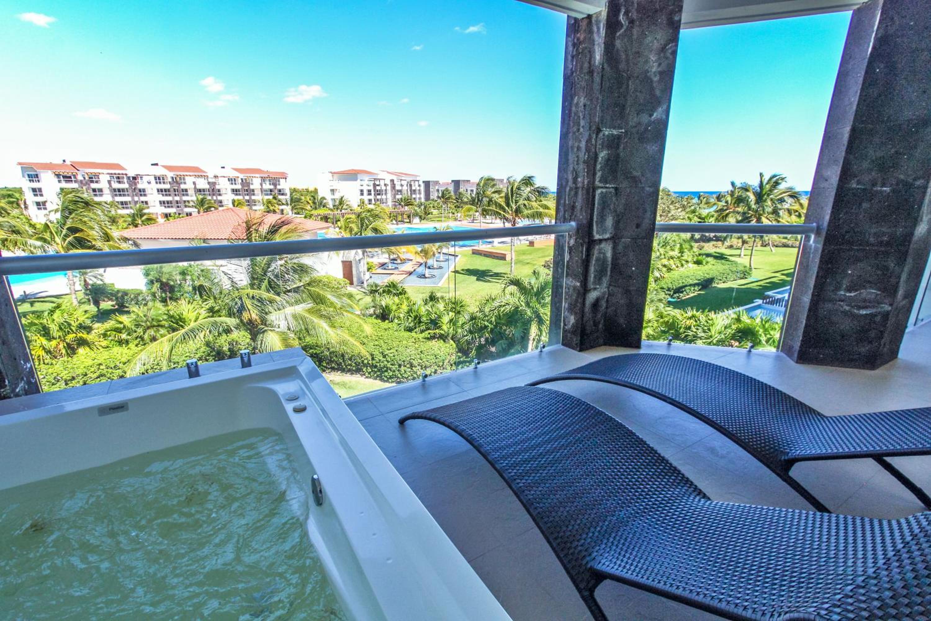 Luxury 3 Bedroom Condo - Beachfront Complex at Mareazul - Buena Vida view 3