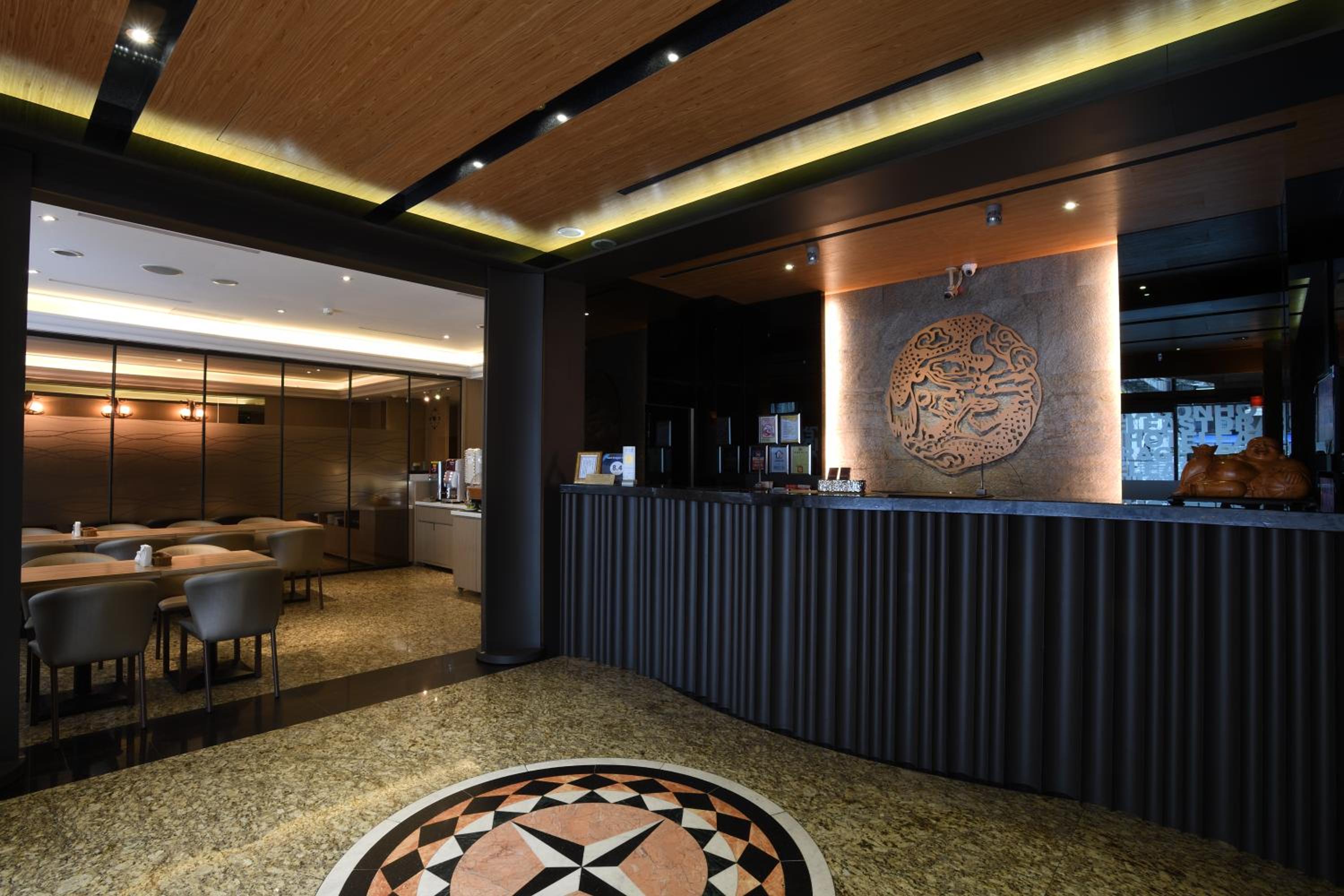 East Dragon Hotel