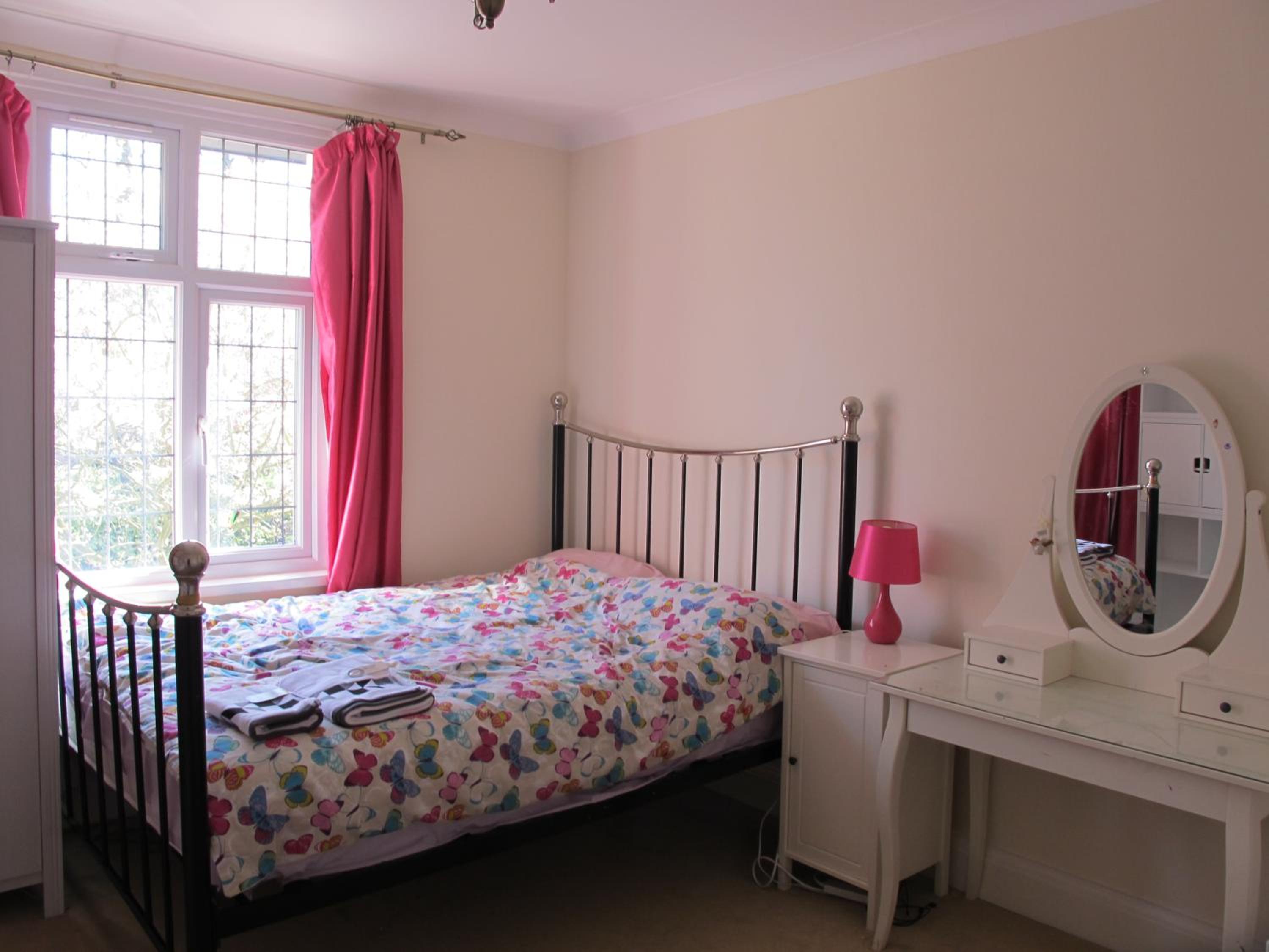 Westmorland - 4 Bedroom House - FREE Parking for up to 7 Cars - Walking distance to QMC and University - Ideal for Contractors and Large Groups