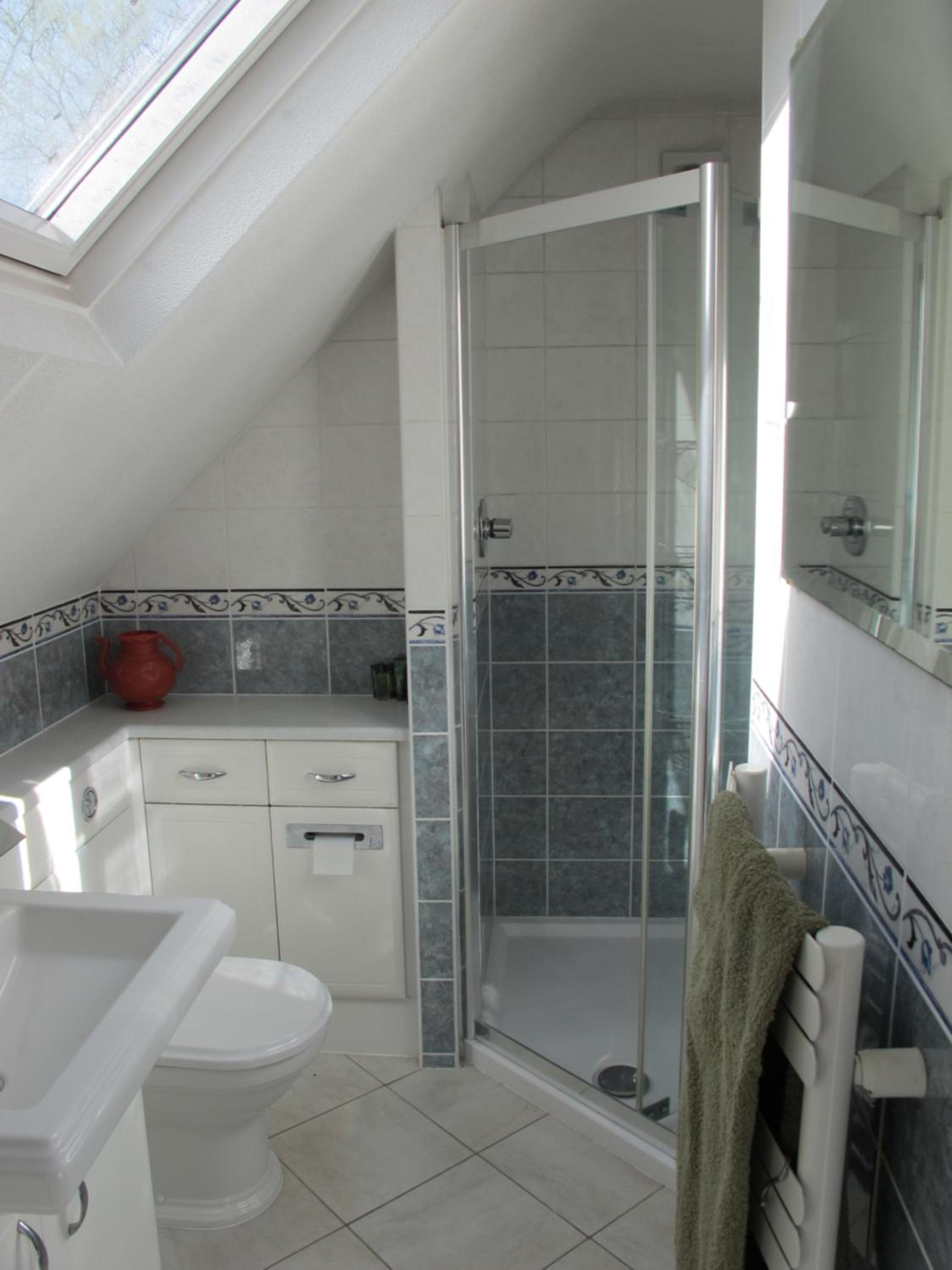 Westmorland - 4 Bedroom House - FREE Parking for up to 7 Cars - Walking distance to QMC and University - Ideal for Contractors and Large Groups