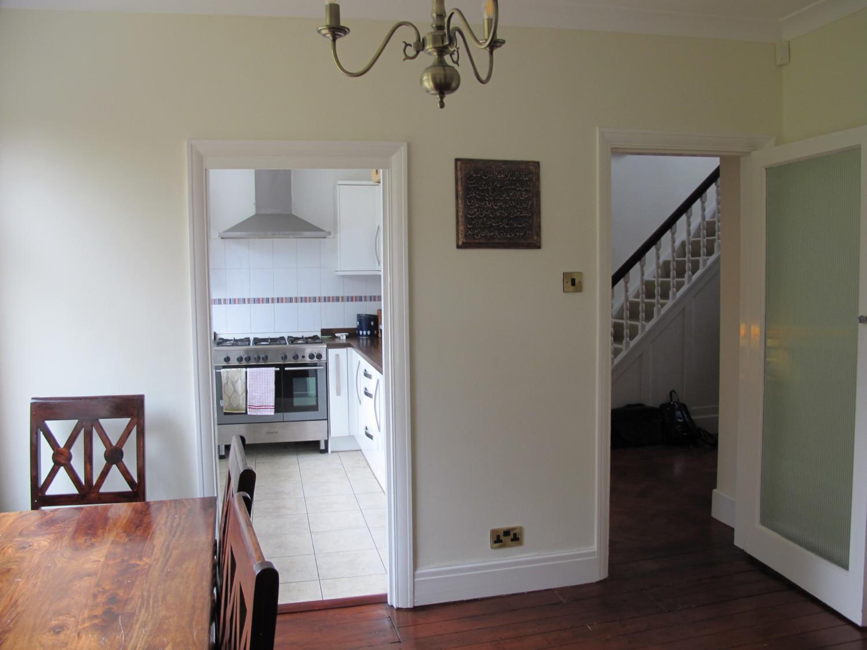 Westmorland - 4 Bedroom House - FREE Parking for up to 7 Cars - Walking distance to QMC and University - Ideal for Contractors and Large Groups